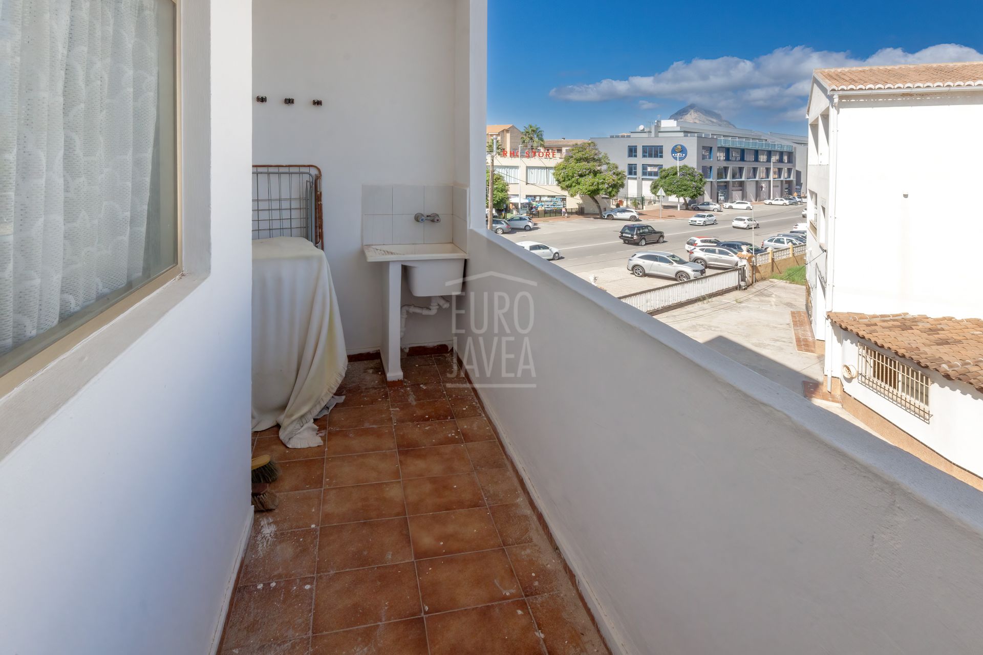 Apartment for sale in the Arenal beach area with open views