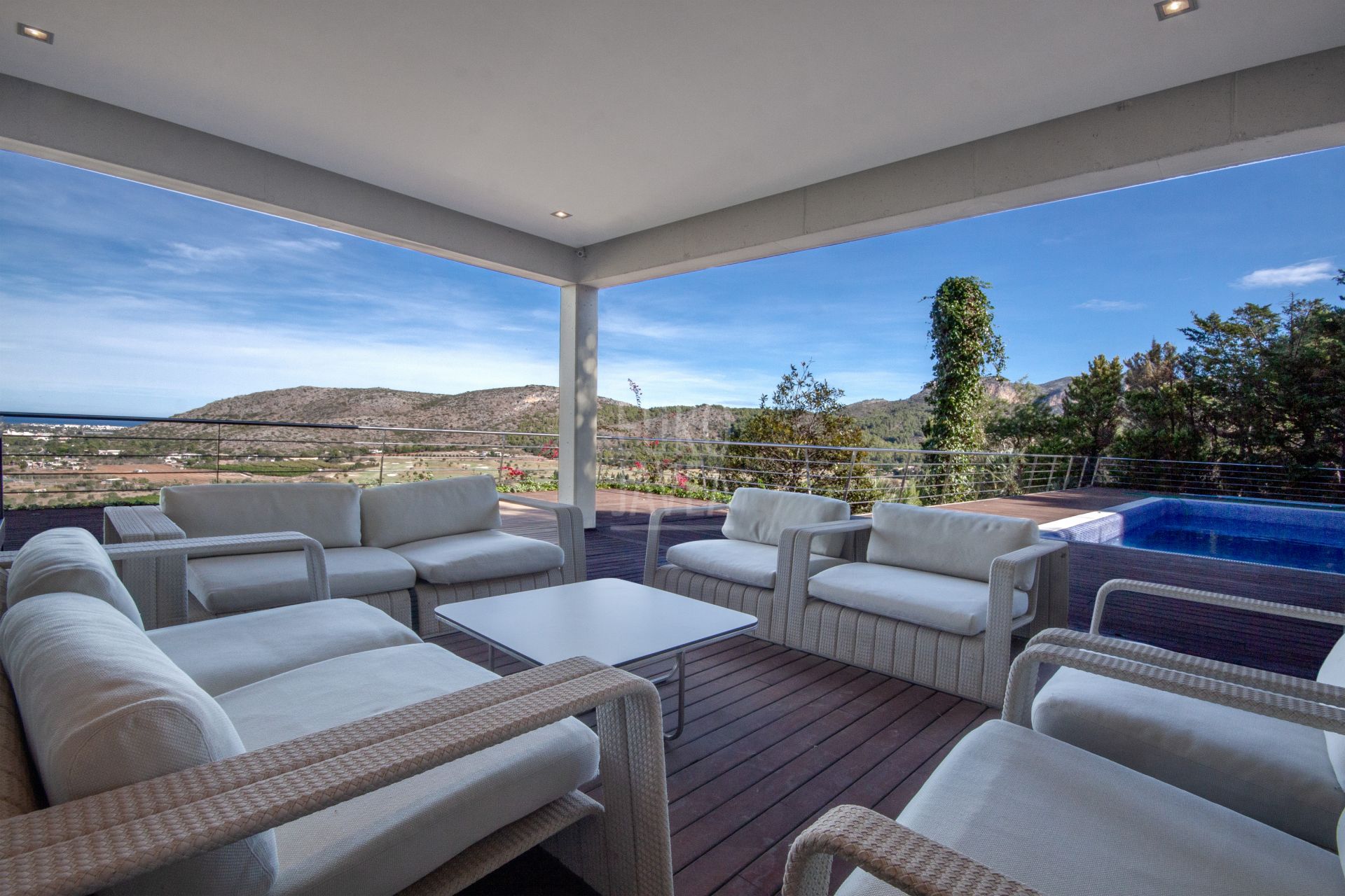 Villa with spectacular sea views for sale in Denia, in the luxurious Golf La Sella complex