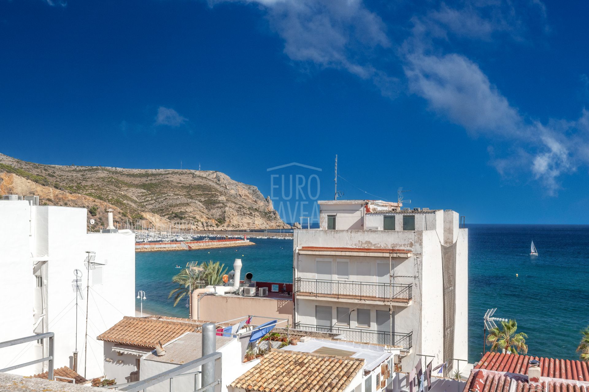 Duplex penthouse in the center of the Port of Jávea, walking to the beach and all services, with sea views