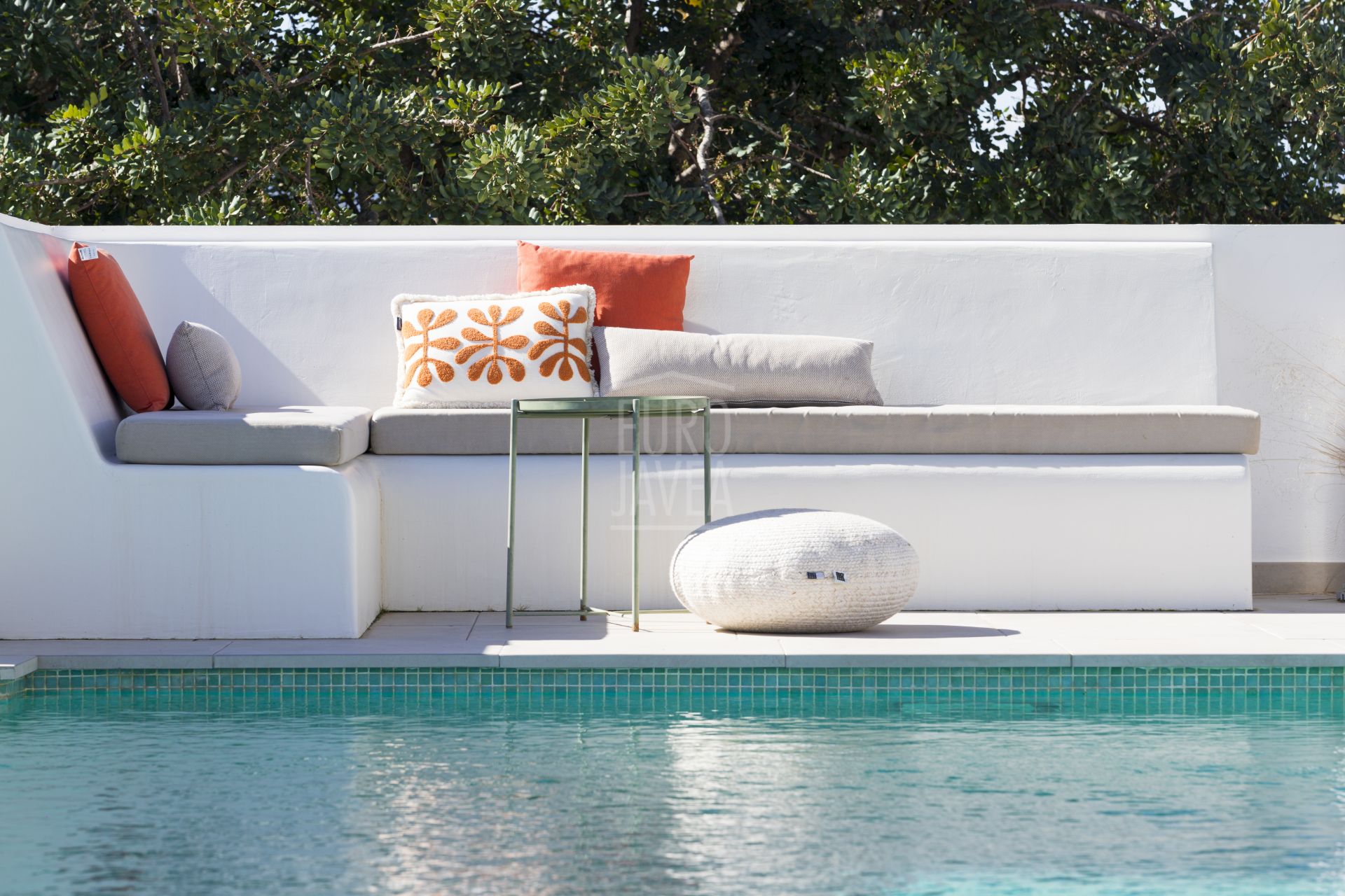 Exclusive recently built south-facing villa in Jávea within walking distance of the village