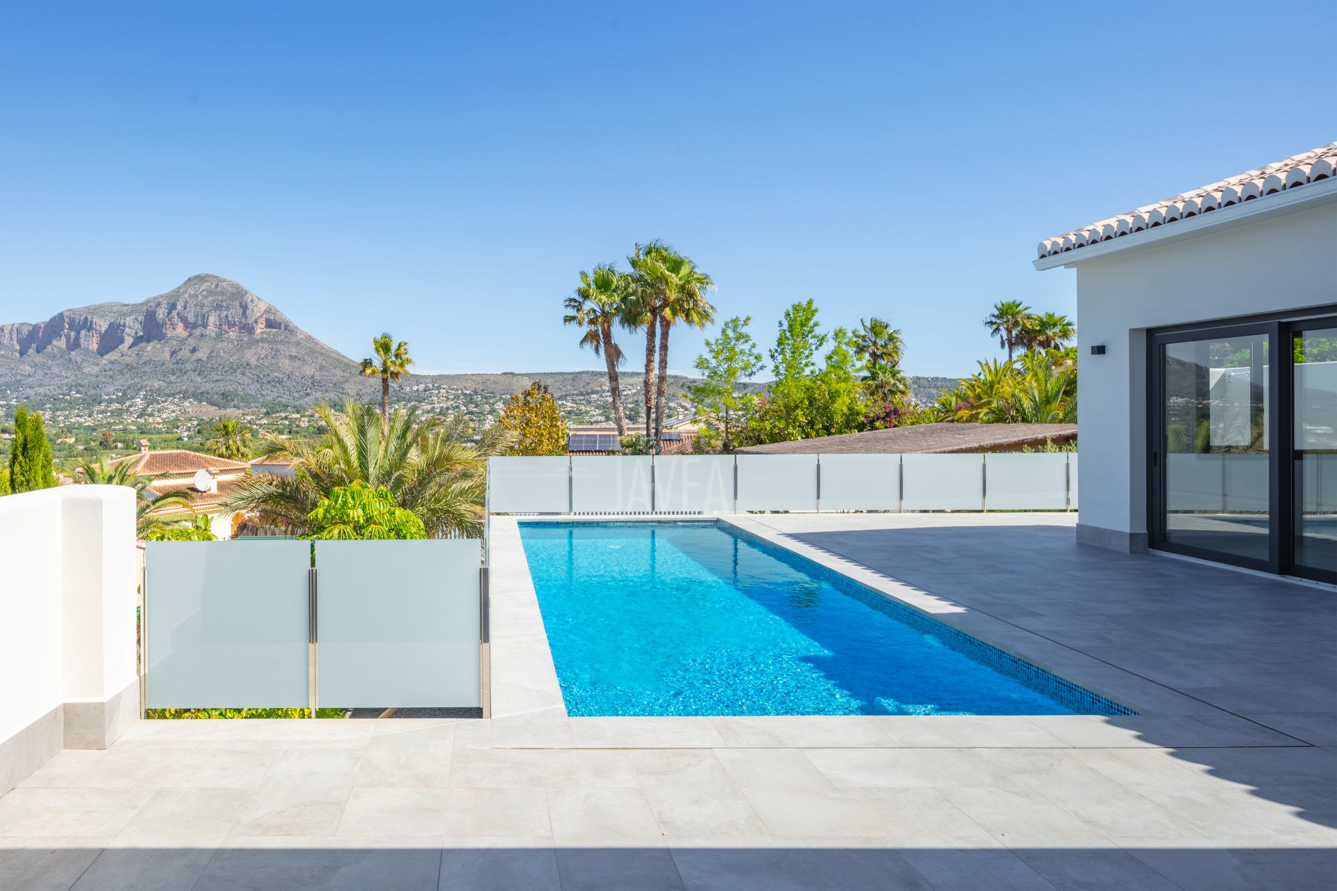 Villa Paros de planta baja en construcción con vistas abiertas al Montgó