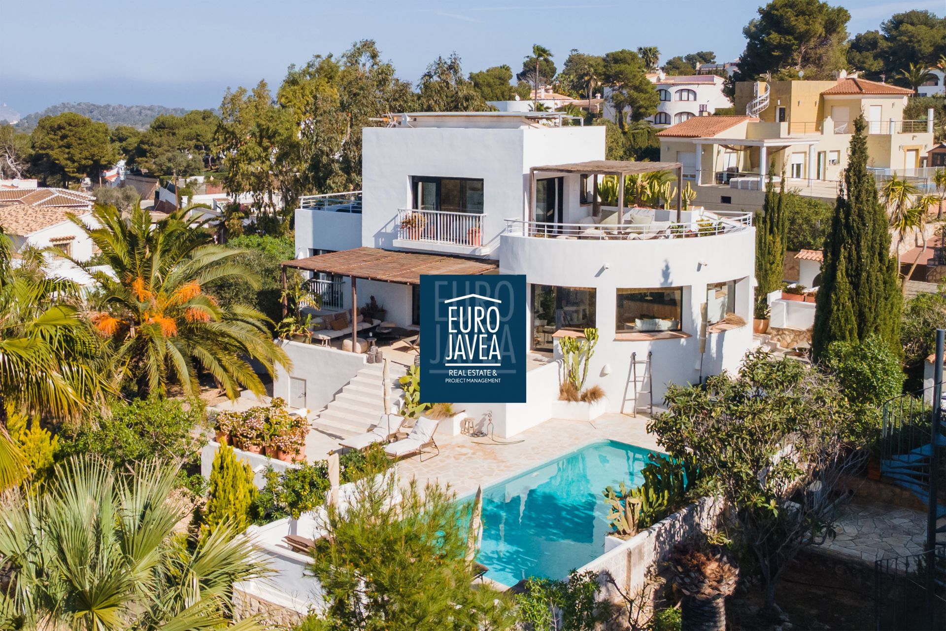 Villa Alma – Stylish villa exclusively for sale with panoramic views in Balcón al Mar