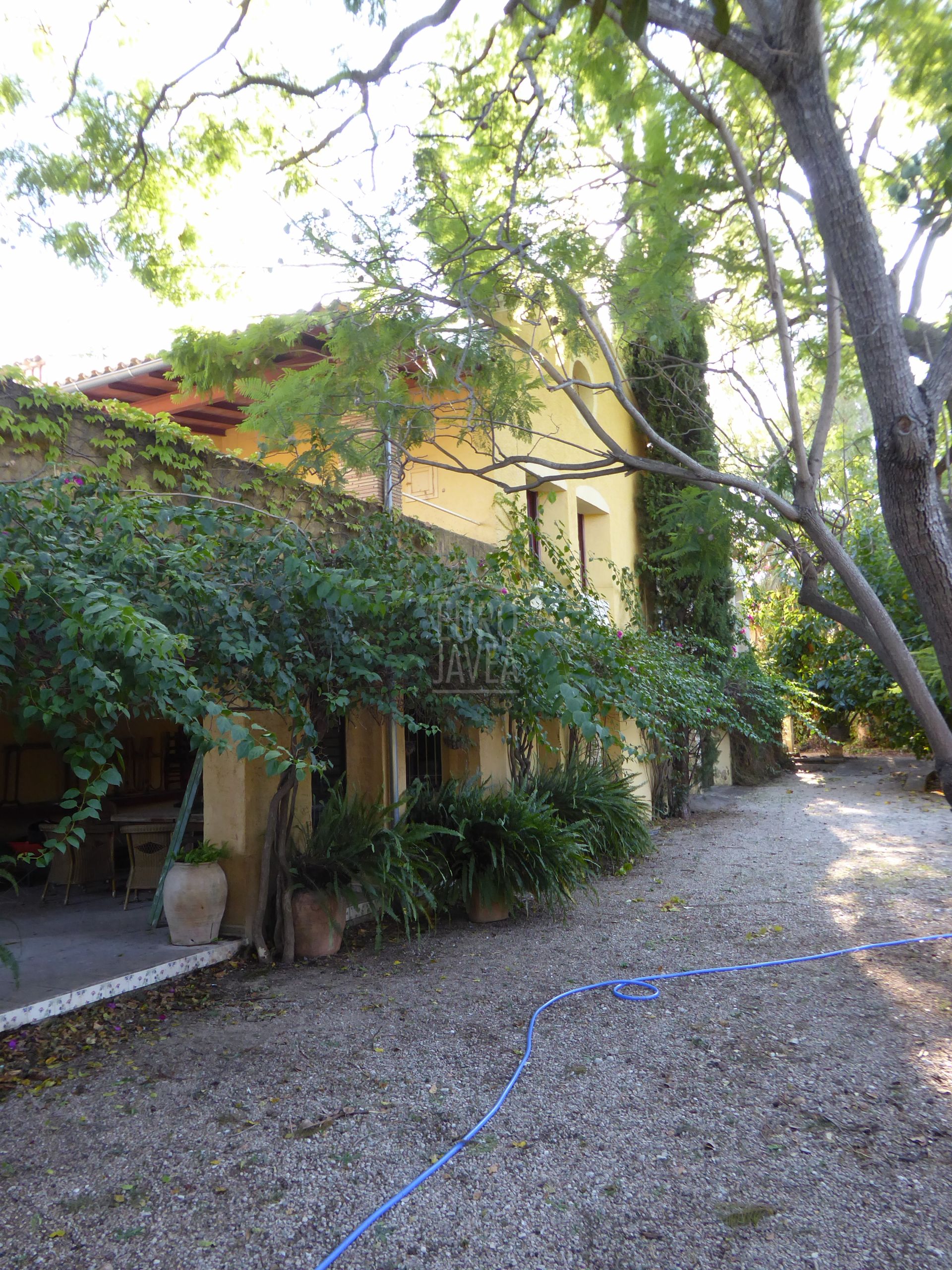 Propiedad excepcional con finca, lago privado y con gran potencial