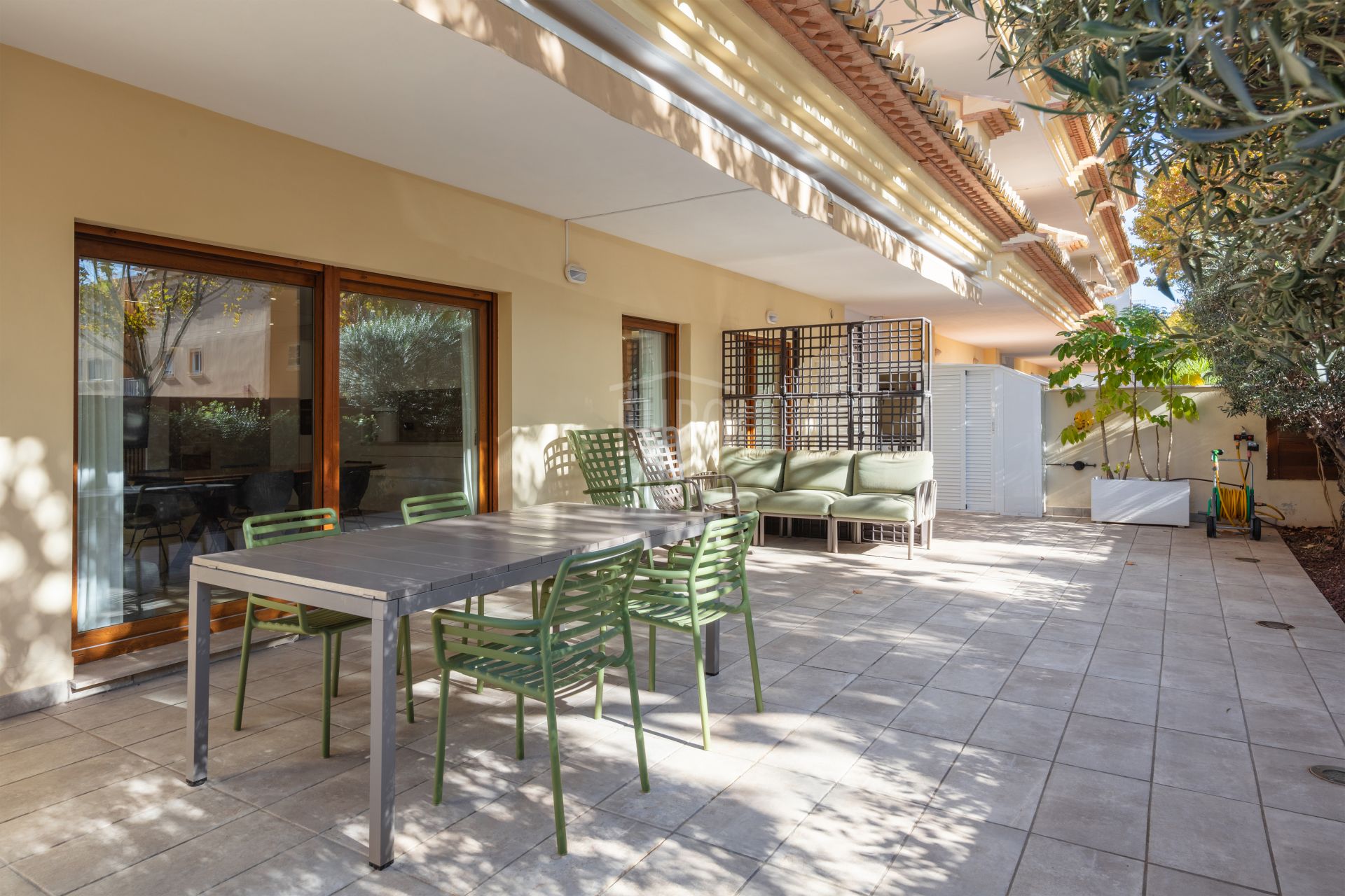 Spectaculair appartement te koop in het hart van de haven, volledig gerenoveerd.