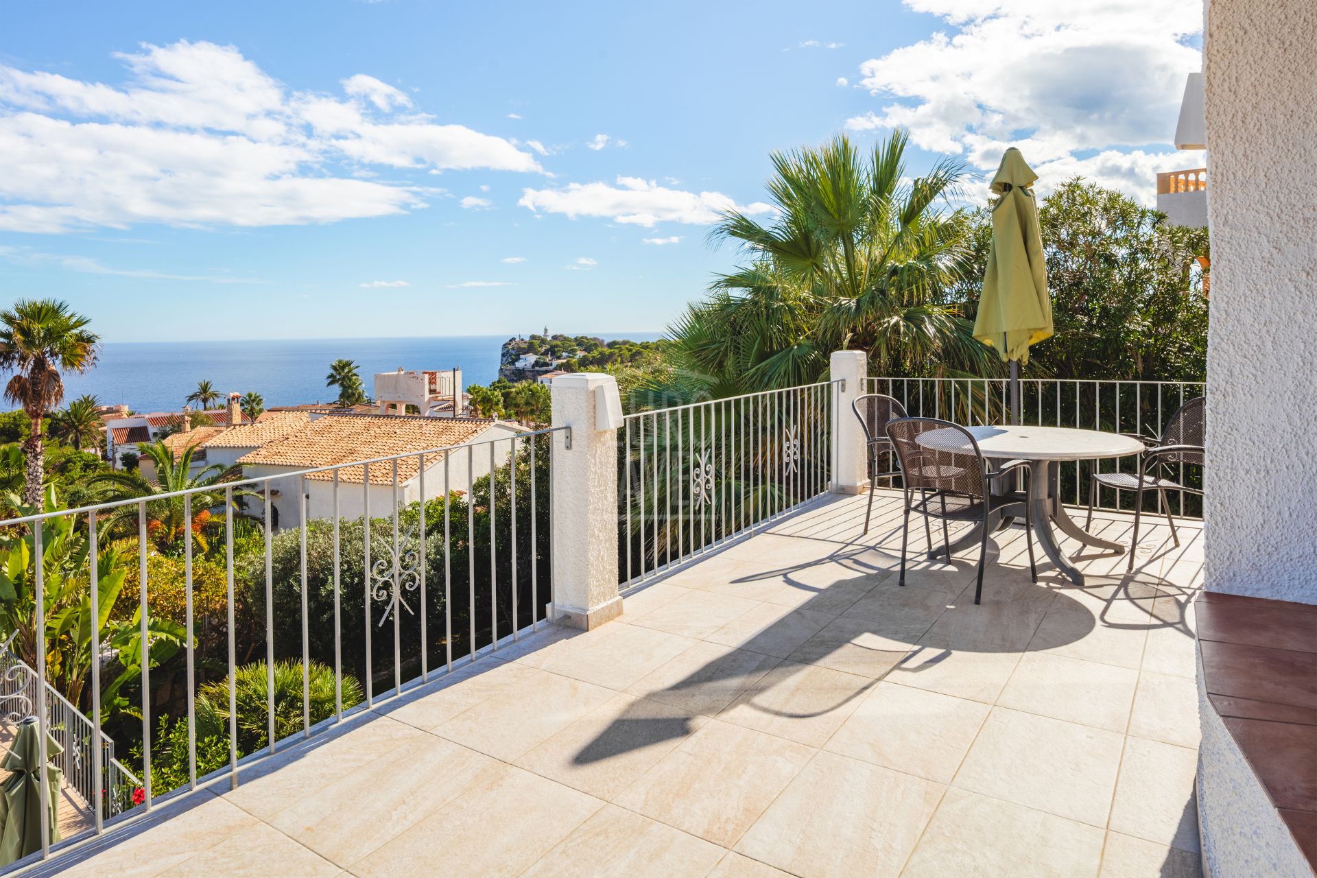 Exclusive Villa Lesca, a charming home in Balcón al Mar with spectacular sea views