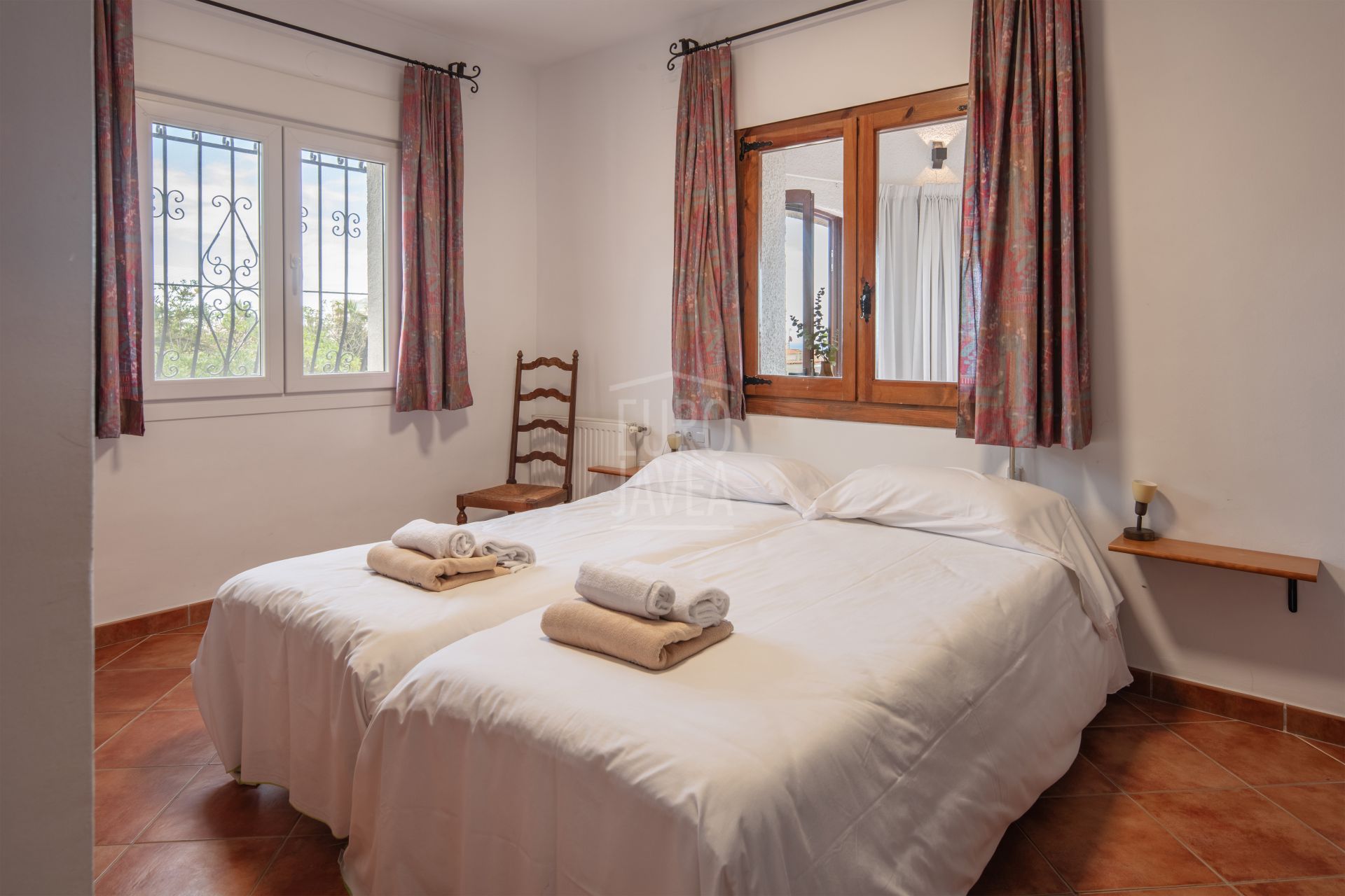 Exclusive Villa Lesca, a charming home in Balcón al Mar with spectacular sea views