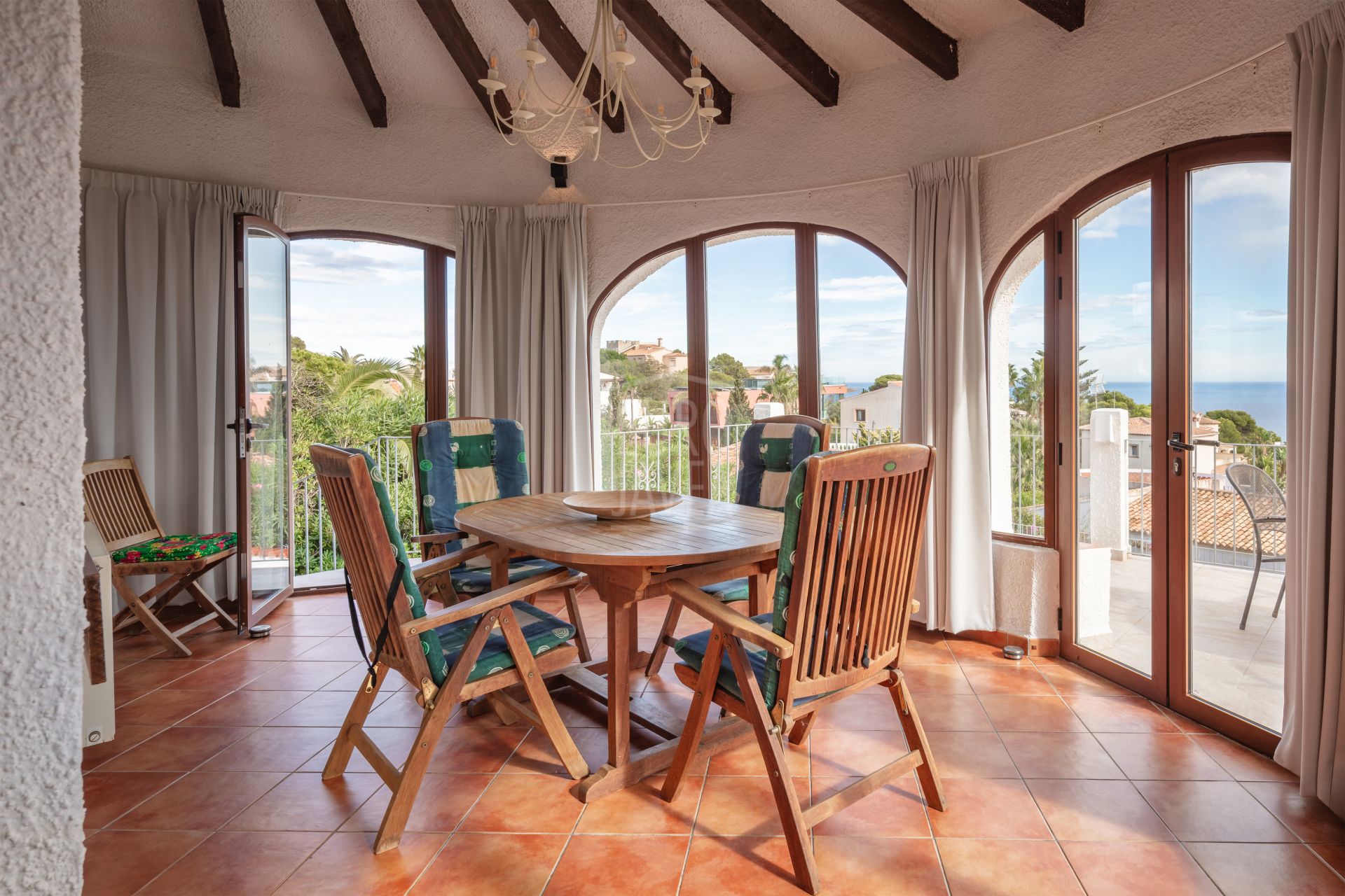 Exclusive Villa Lesca, a charming home in Balcón al Mar with spectacular sea views