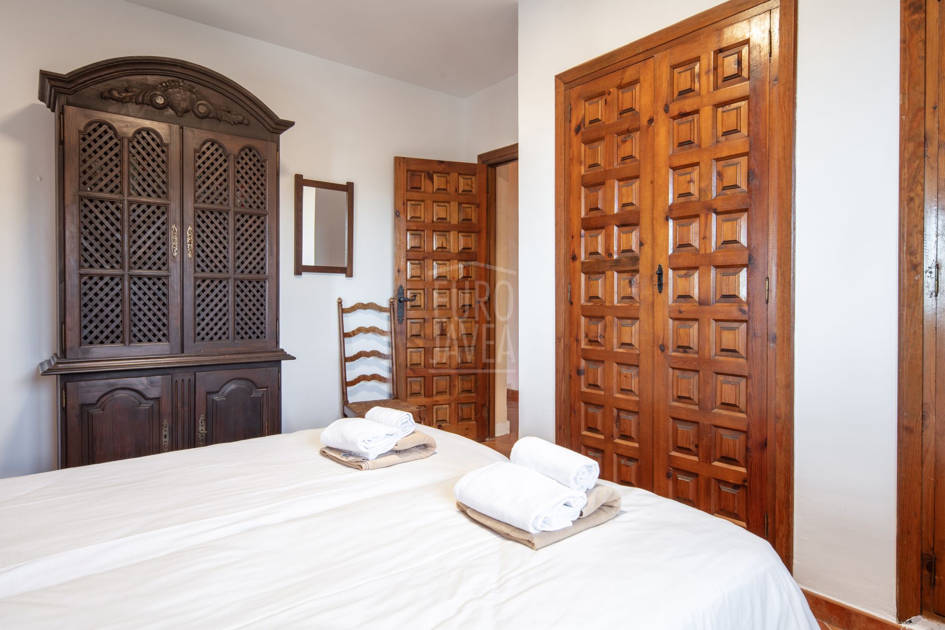 Exclusive Villa Lesca, a charming home in Balcón al Mar with spectacular sea views