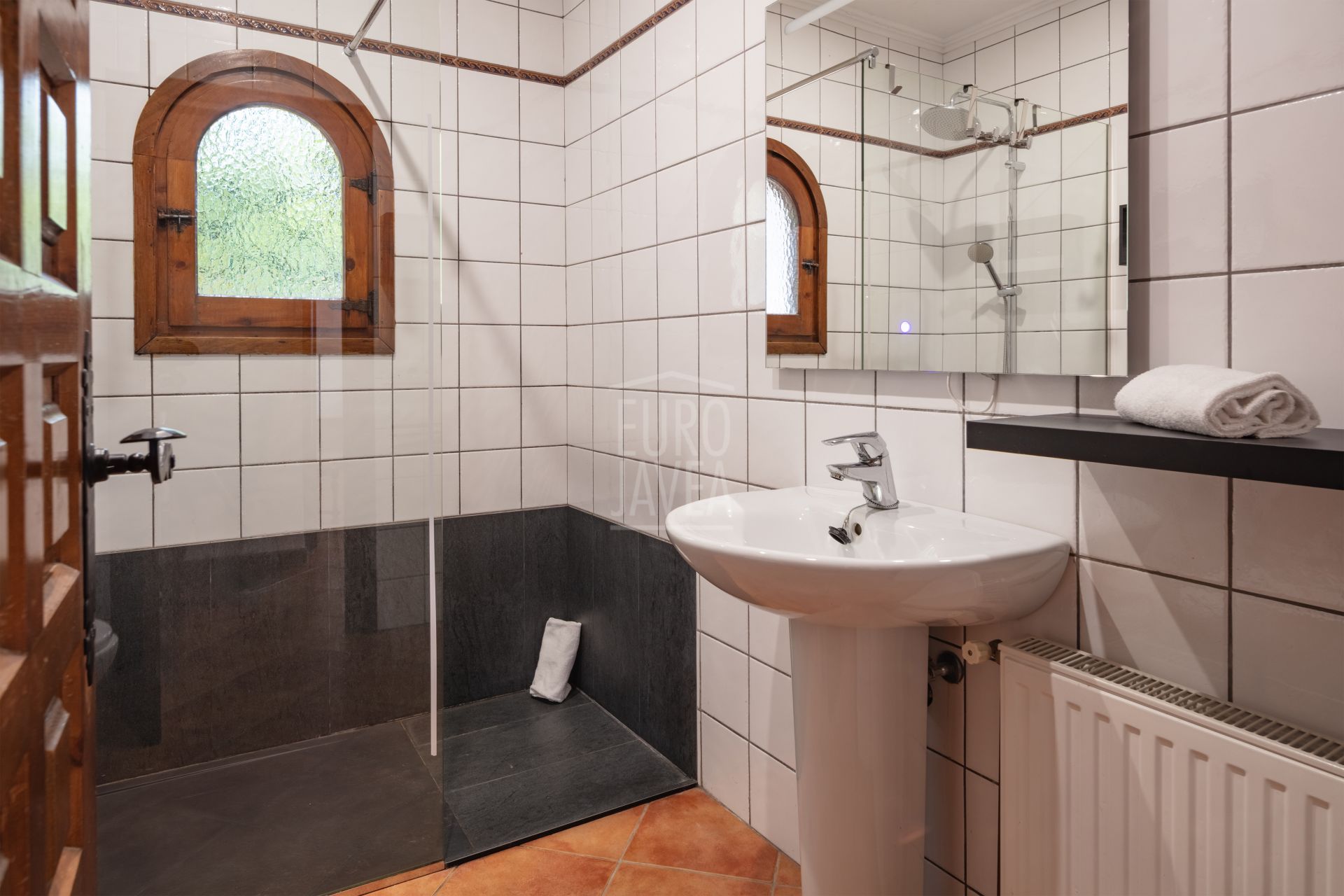 Exclusive Villa Lesca, a charming home in Balcón al Mar with spectacular sea views