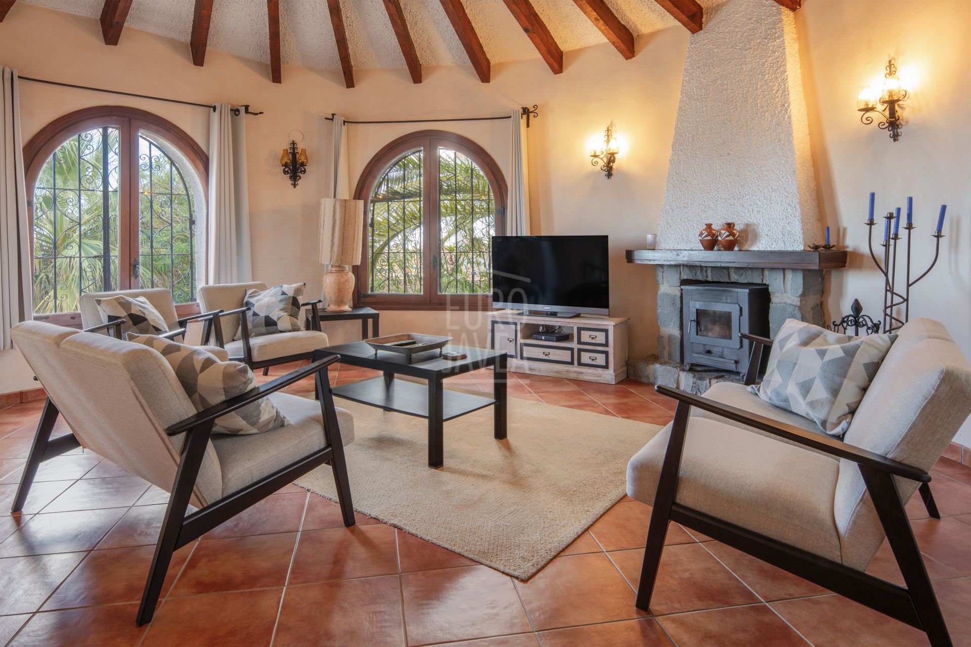 Exclusive Villa Lesca, a charming home in Balcón al Mar with spectacular sea views
