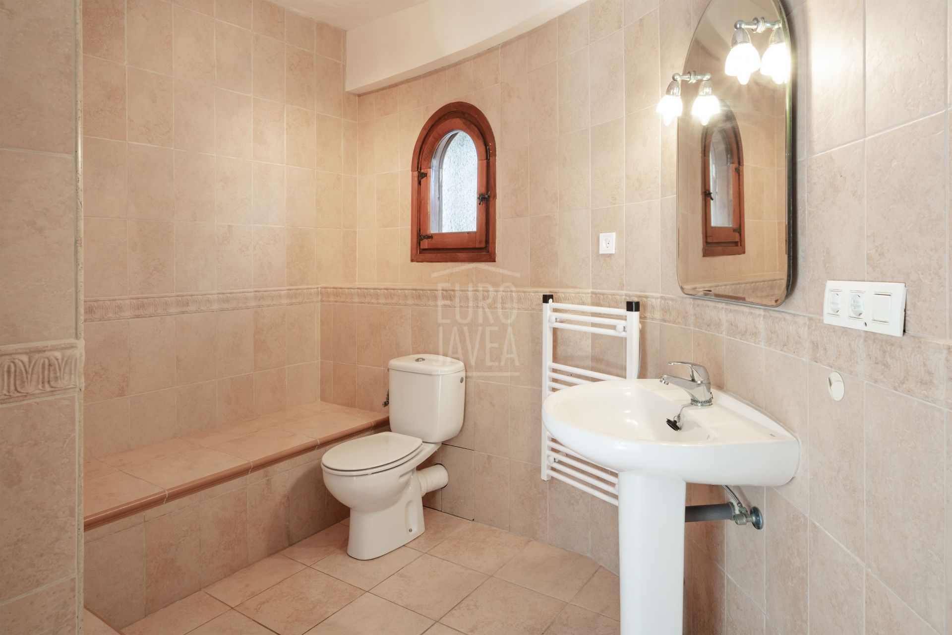Exclusive Villa Lesca, a charming home in Balcón al Mar with spectacular sea views
