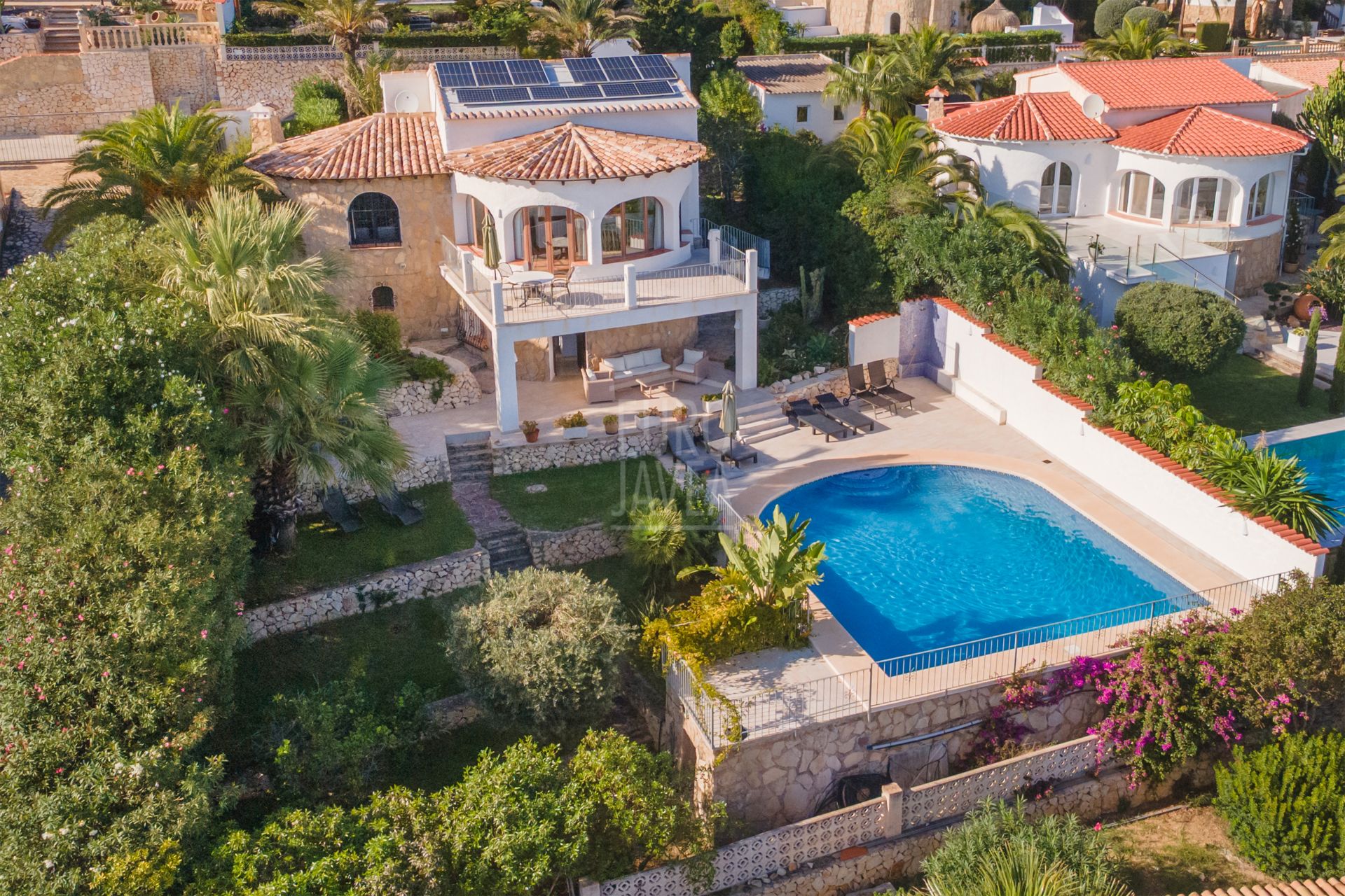Exclusive Villa Lesca, a charming home in Balcón al Mar with spectacular sea views
