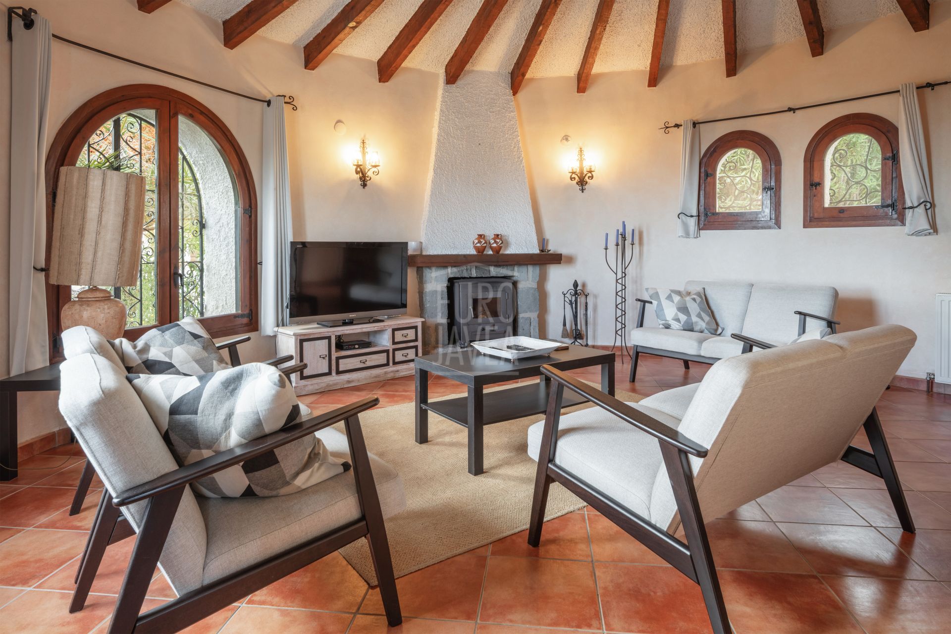 Exclusive Villa Lesca, a charming home in Balcón al Mar with spectacular sea views