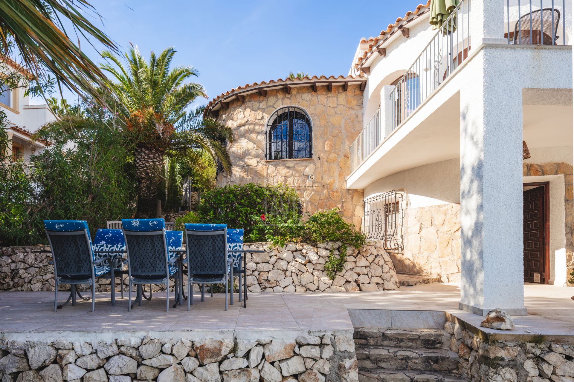 Exclusive Villa Lesca, a charming home in Balcón al Mar with spectacular sea views