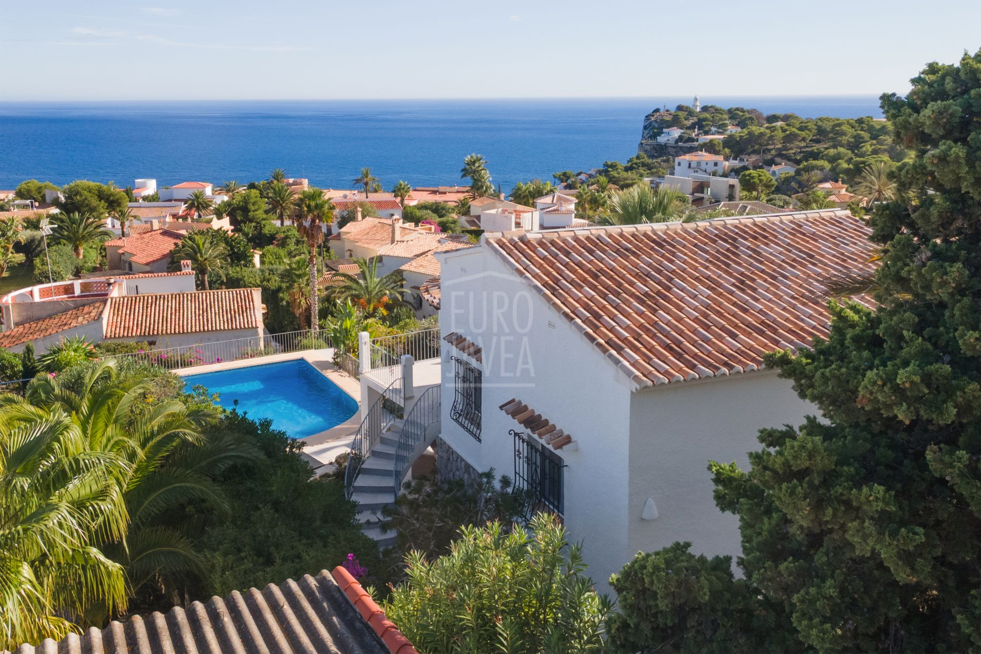 Exclusive Villa Lesca, a charming home in Balcón al Mar with spectacular sea views
