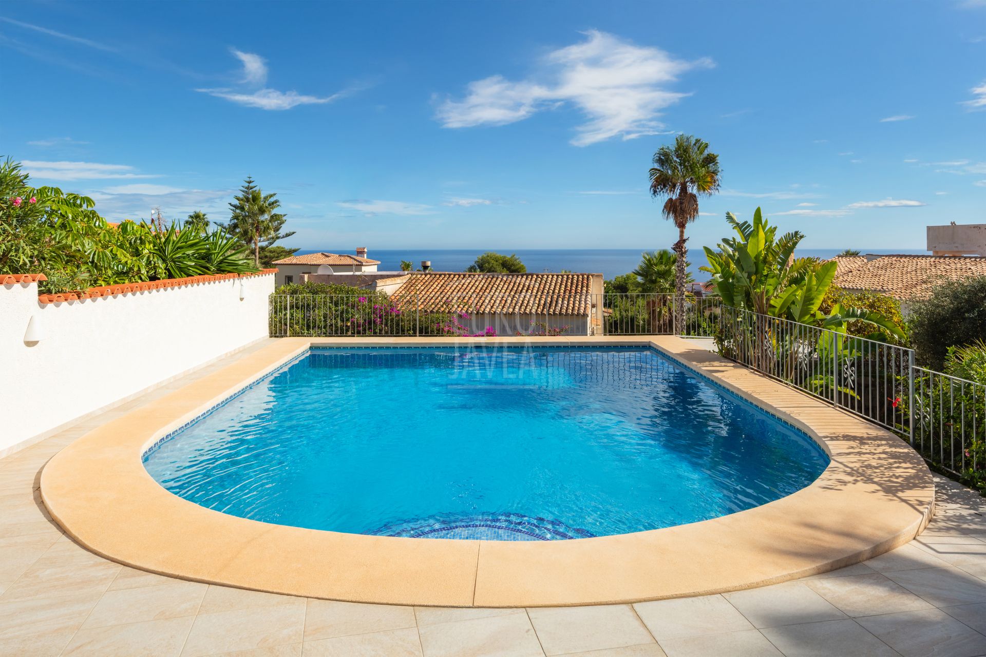 Exclusive Villa Lesca, a charming home in Balcón al Mar with spectacular sea views