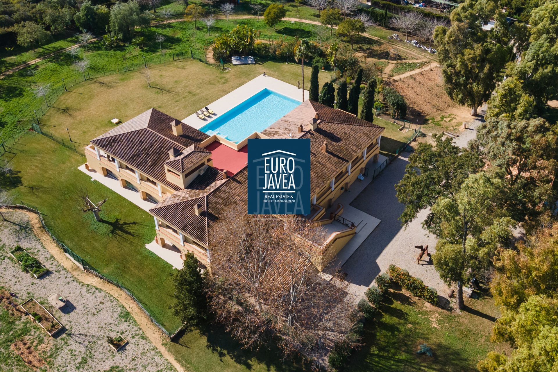 Exclusive Mediterranean estate for sale with a plot of 28.0000m2 and walking distance to the beach of Arenal