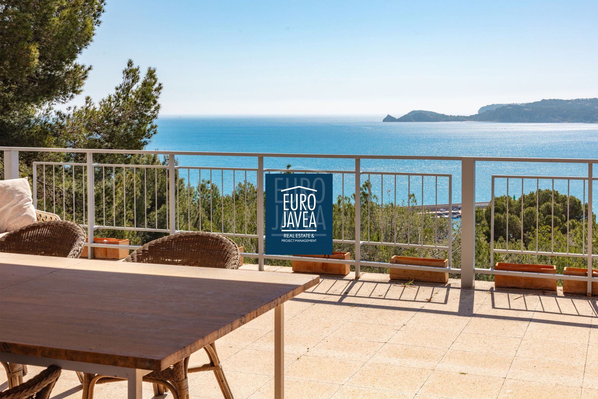 Exclusive property for sale in Cuesta San Antonio, boasting stunning sea views