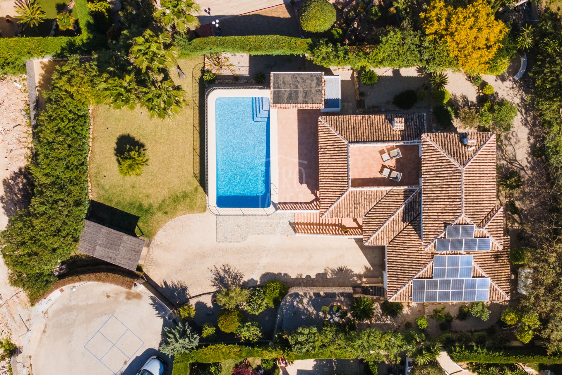 Exclusive sunny, move-in ready villa Silva in Jávea with stunning Montgó views