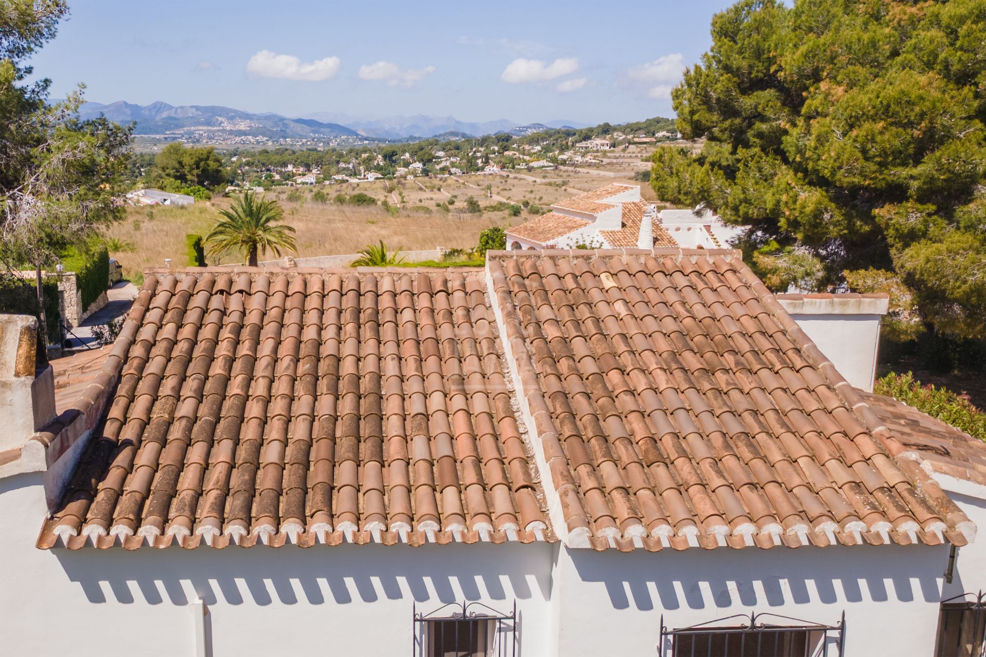 Casa El Rincón en una zona tranquila del Montgó, con gran potencial