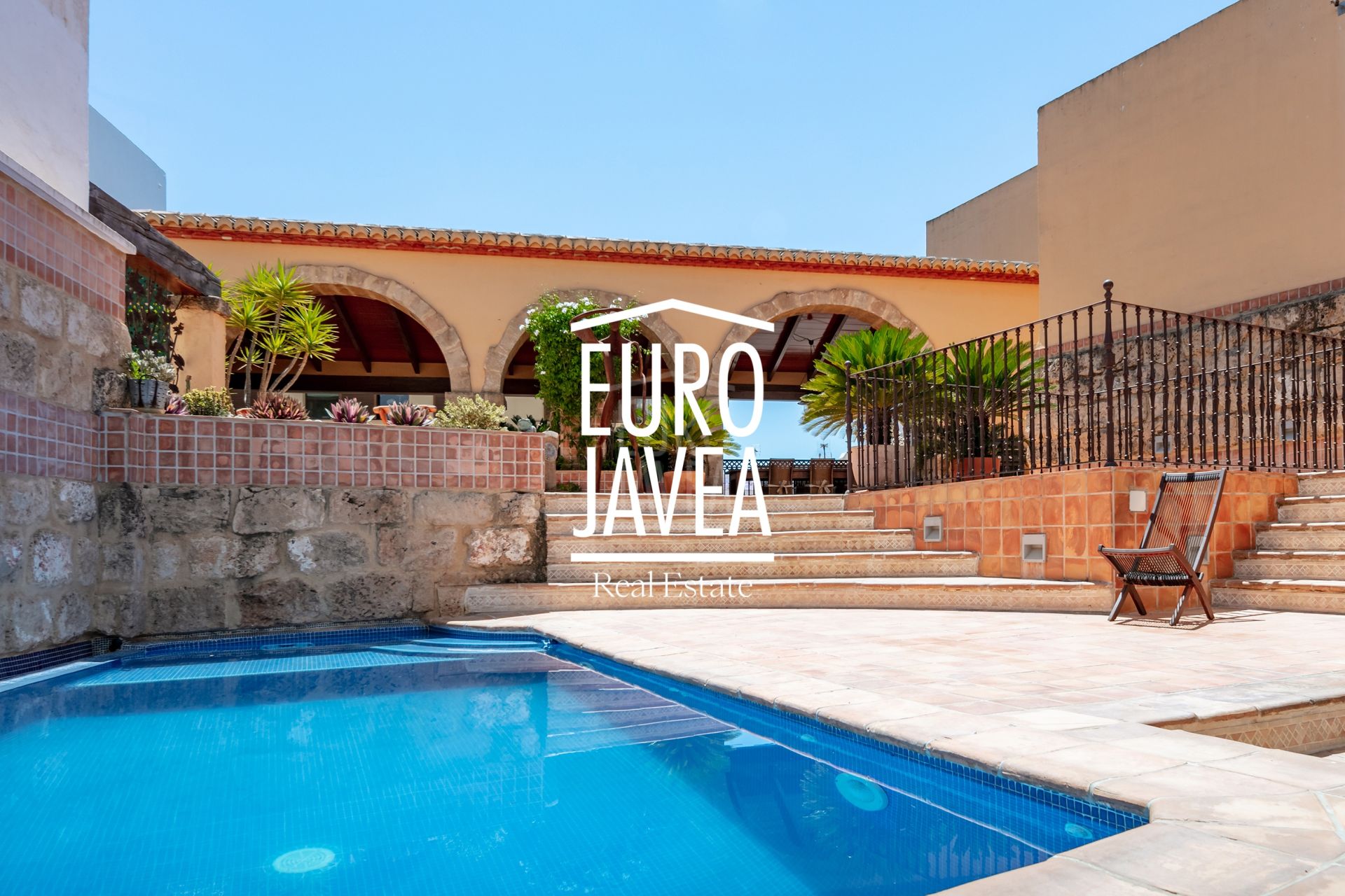 Majestic House in the Old Town of Jávea with Mediterranean patio, private pool, and great residential and hotel potential