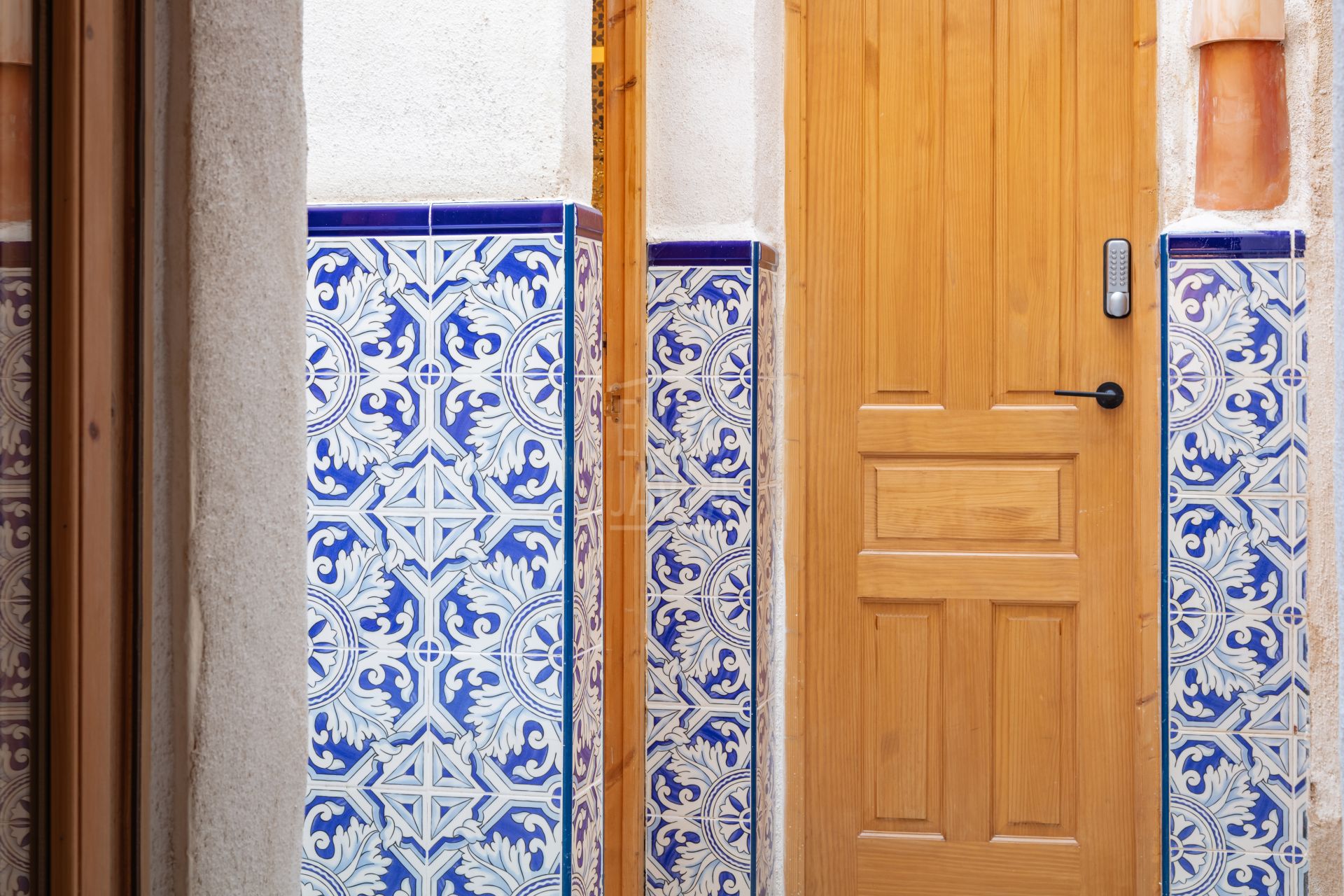 Beautifully Renovated Village House with Rooftop Terrace in Jávea Old Town