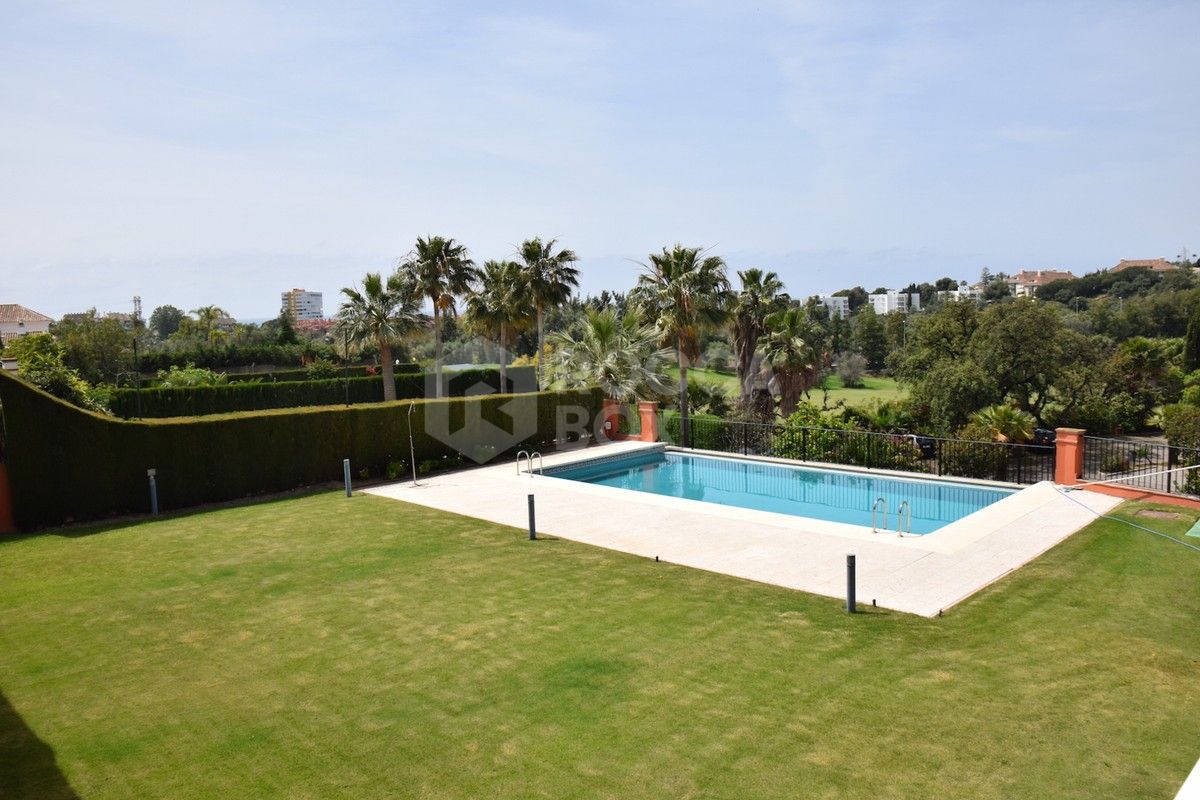 Villa for sale in Santa Clara, Marbella East