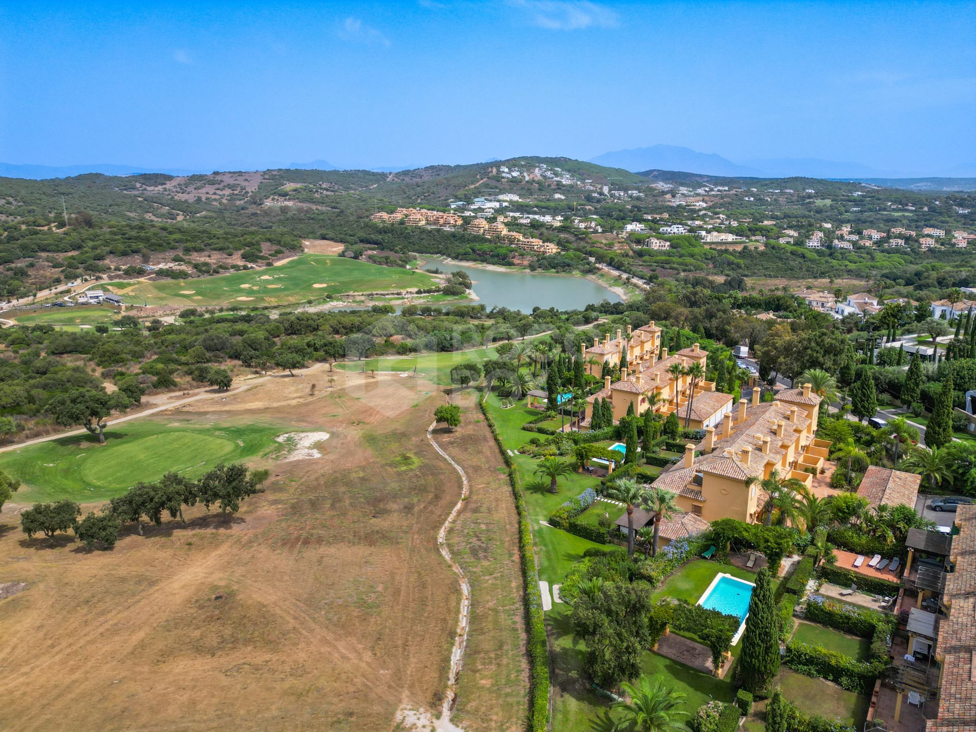 Exclusive Semi-Detached House with 4 bedrooms on the Frontline of Golf in Sotogrande – with Private Garden