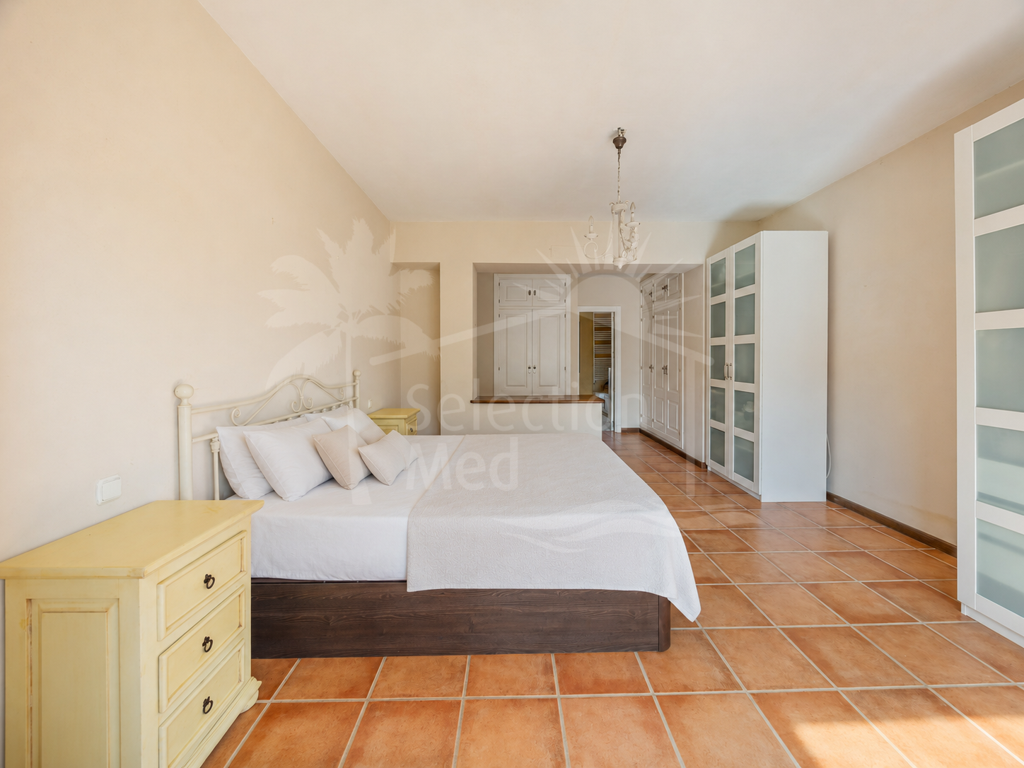 Casa Pareada en Esquina de 4 habitaciones con Amplio Jardín en Sotogrande Costa