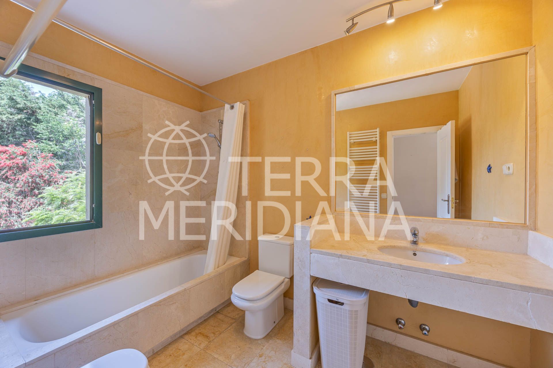 Semi Detached House in El Casar Fronda, Sotogrande