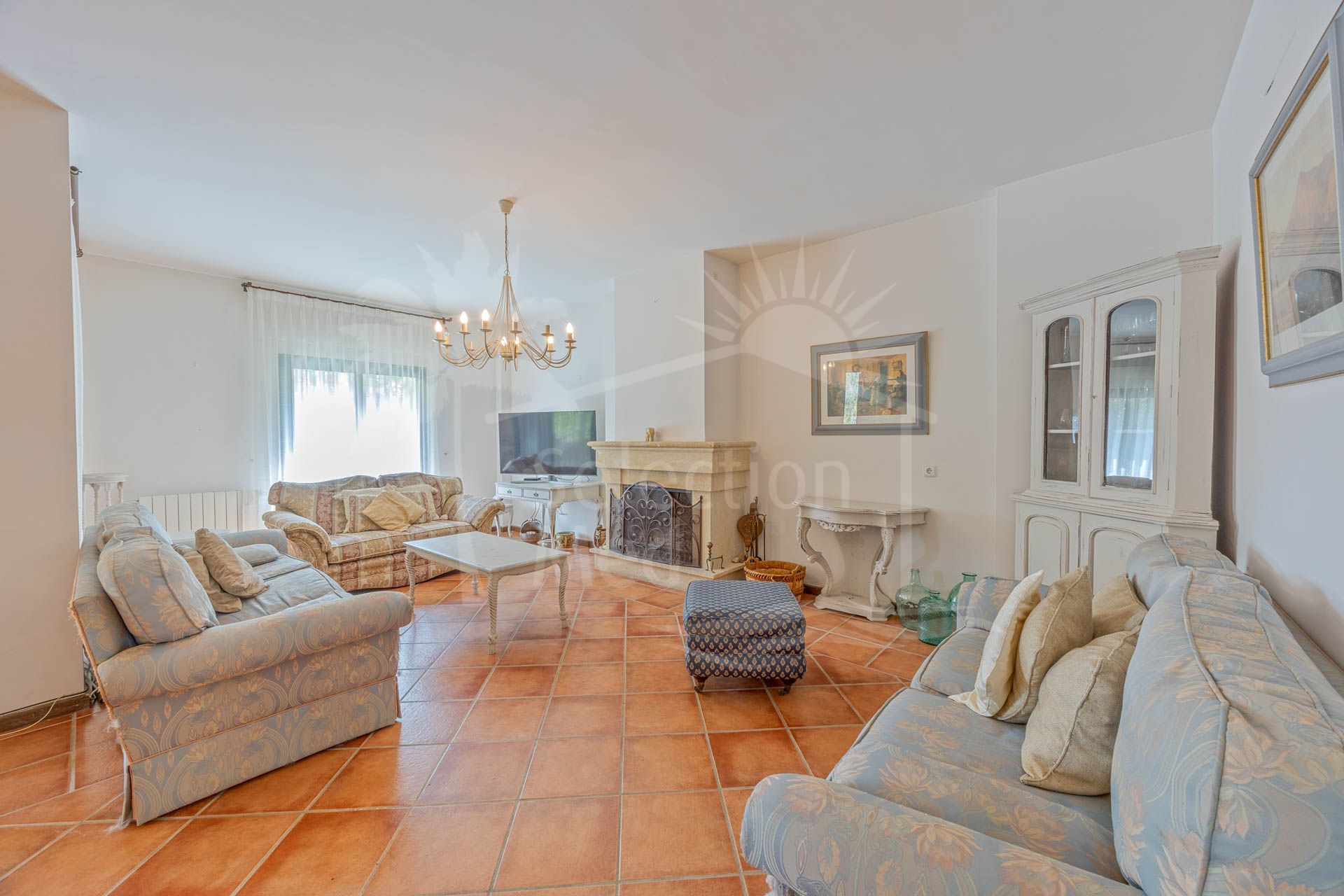 Casa Pareada en Esquina de 4 habitaciones con Amplio Jardín en Sotogrande Costa