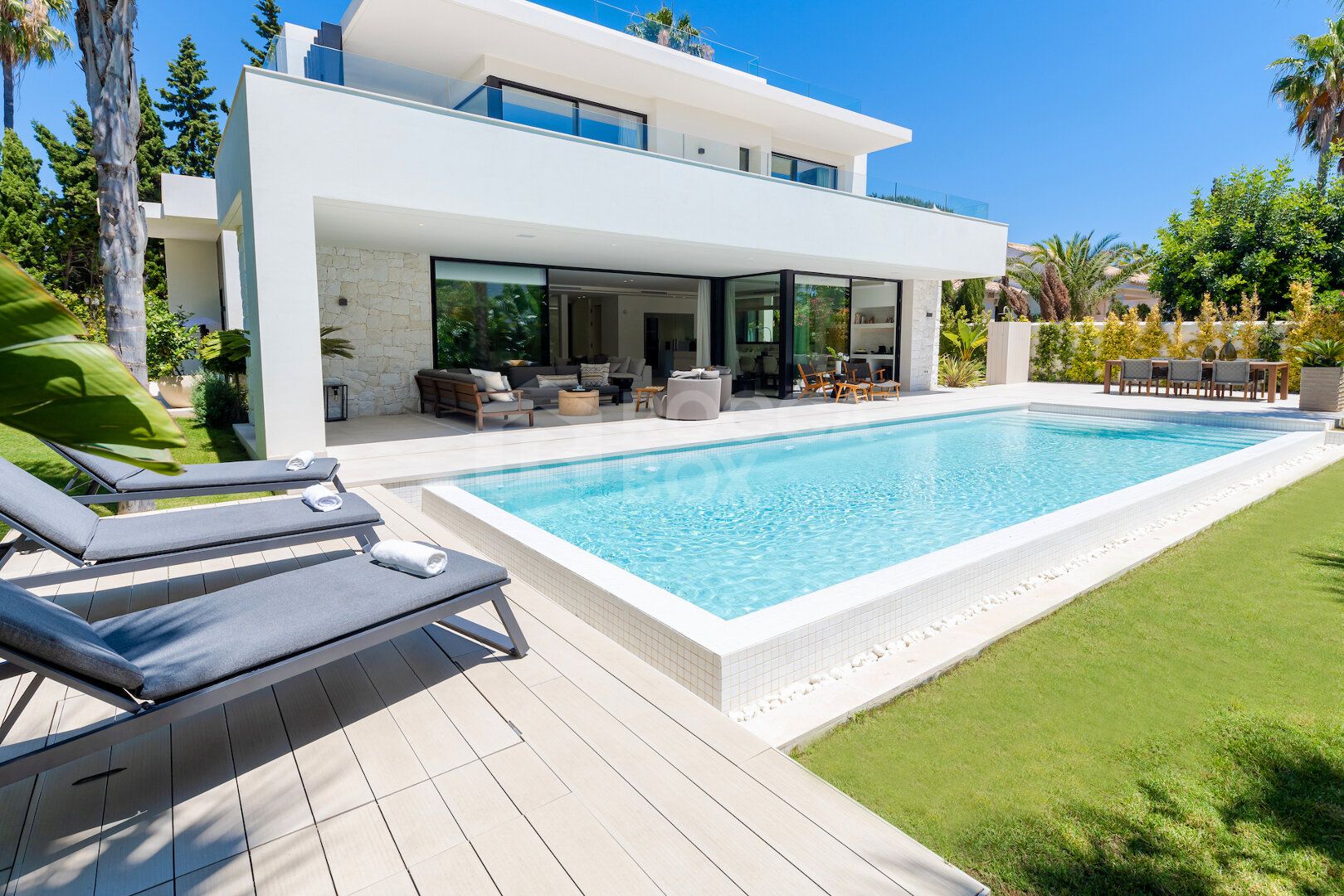 Villa Vida Del Mar an Elegant & Impressive Modern Home in Marbesa Marbella East