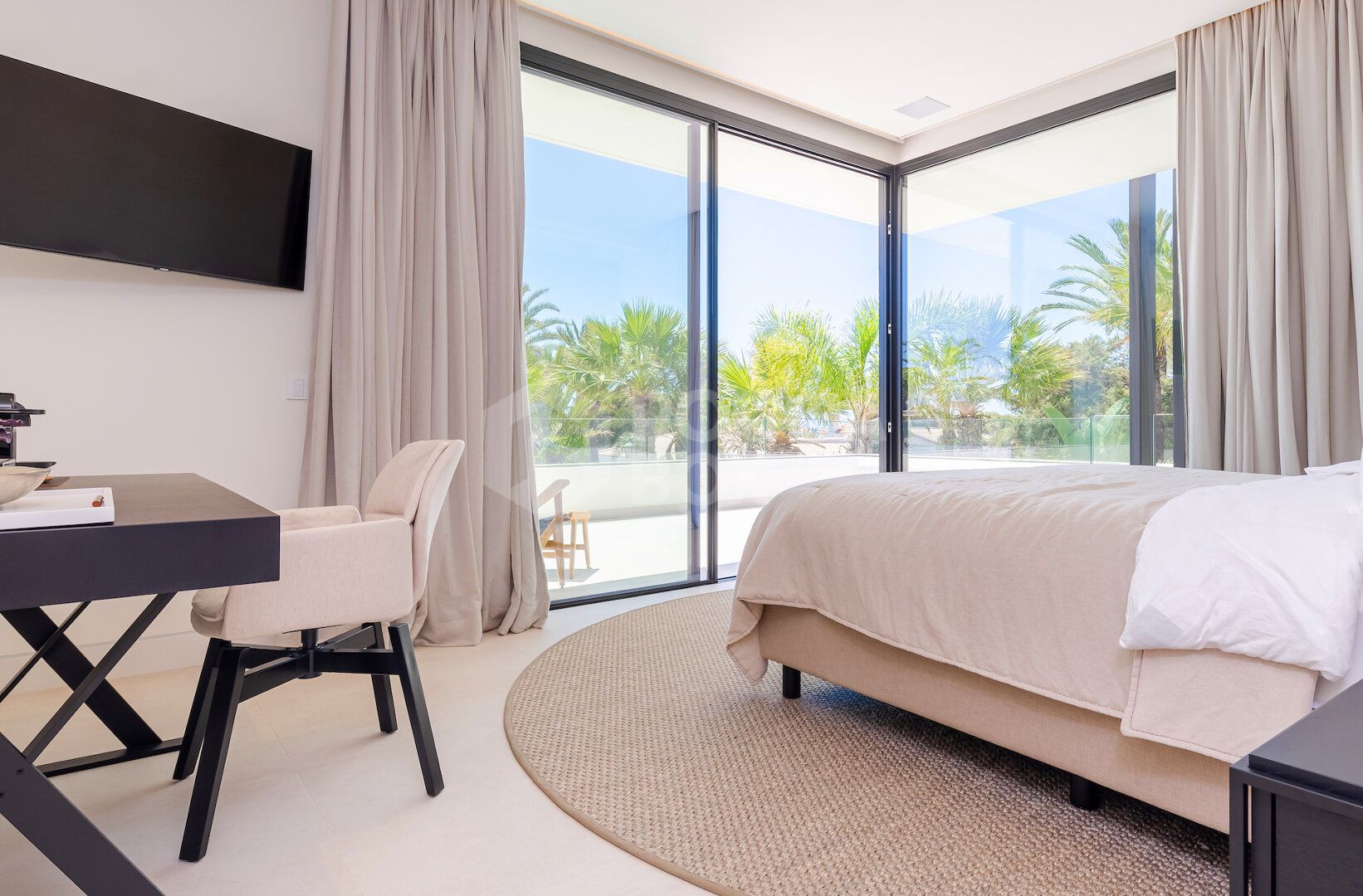 Villa Vida Del Mar an Elegant & Impressive Modern Home in Marbesa Marbella East