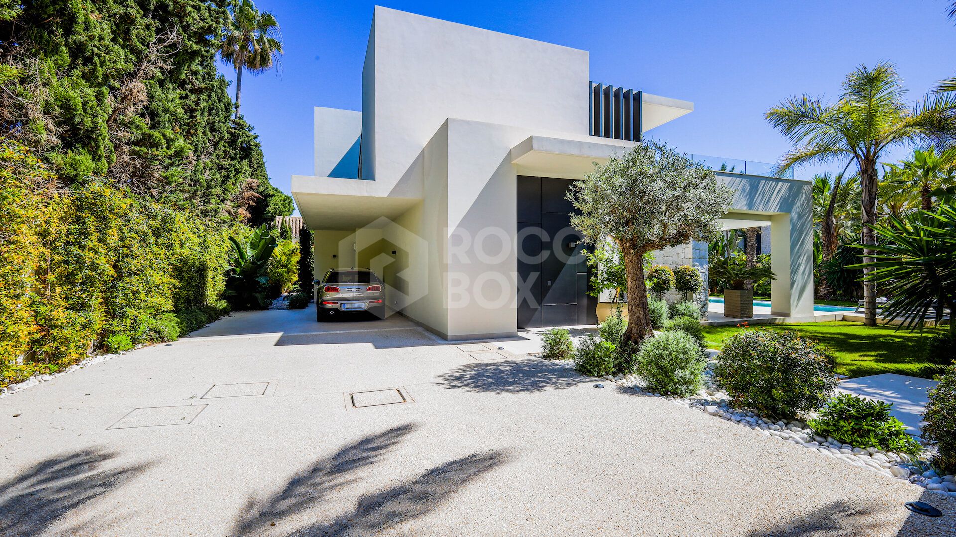 Villa Vida Del Mar an Elegant & Impressive Modern Home in Marbesa Marbella East