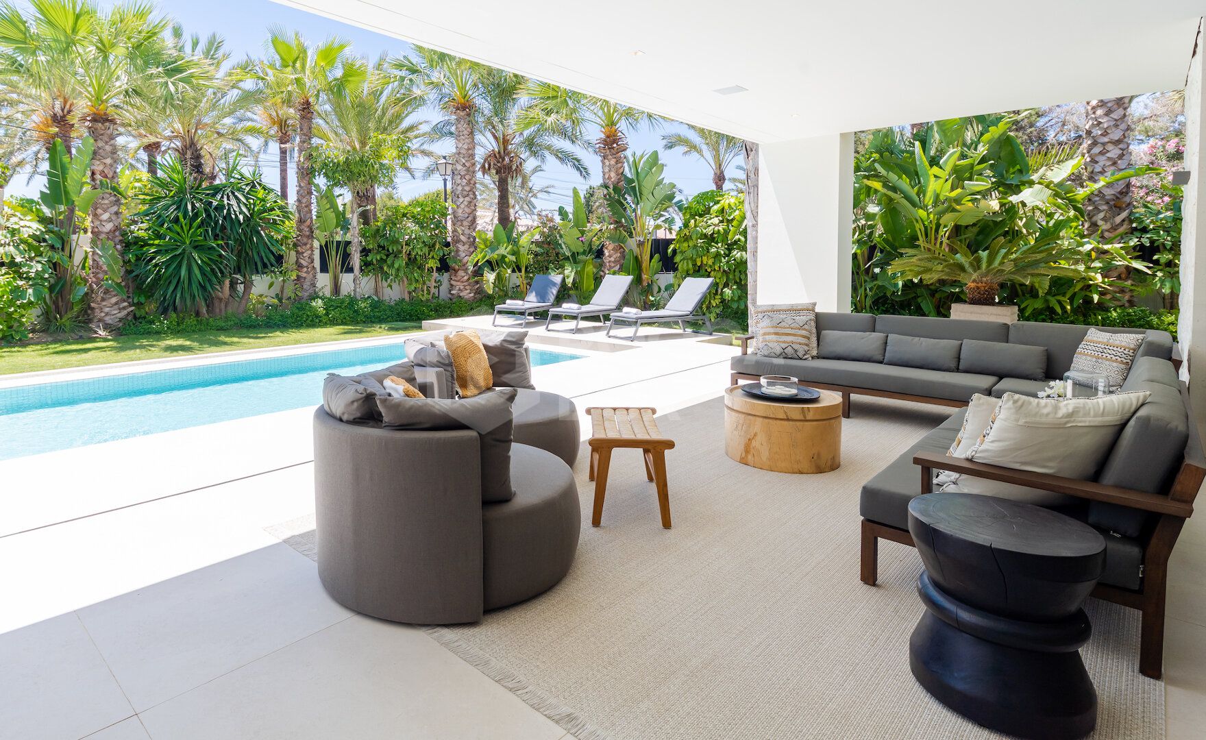 Villa Vida Del Mar an Elegant & Impressive Modern Home in Marbesa Marbella East