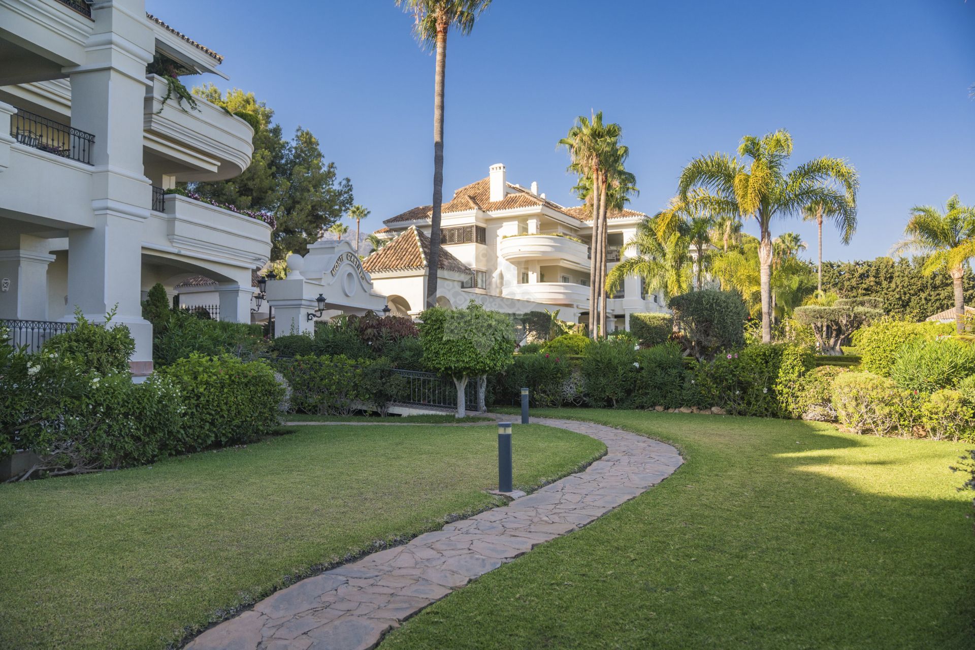 Apartament na parterze w Altos Reales, Marbella