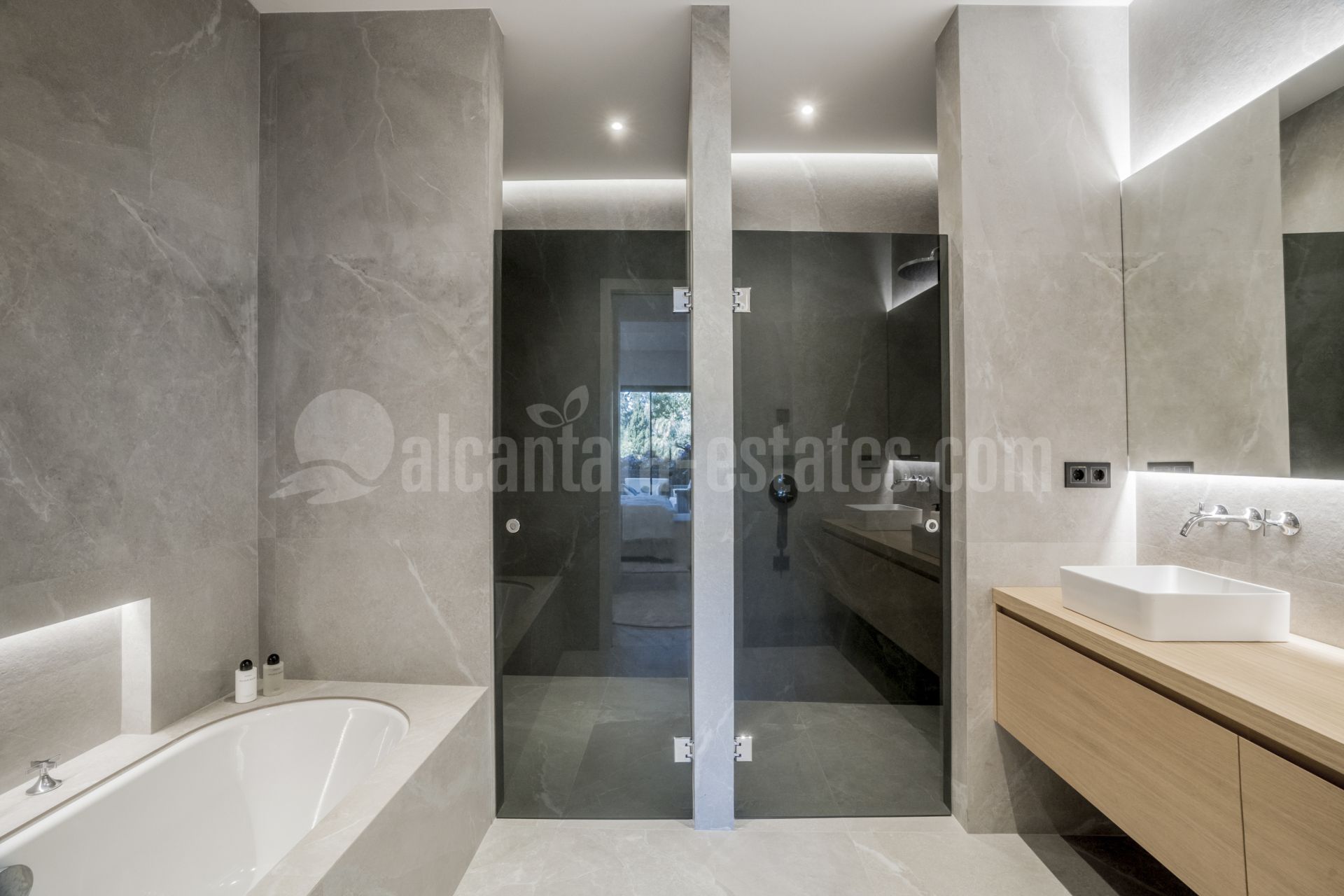 Apartamento Planta Baja en Altos Reales, Marbella