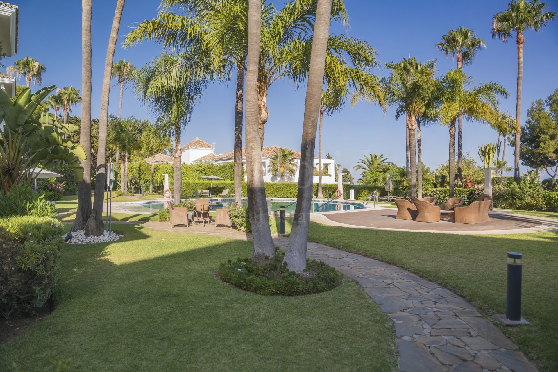 Apartamento Planta Baja en Altos Reales, Marbella