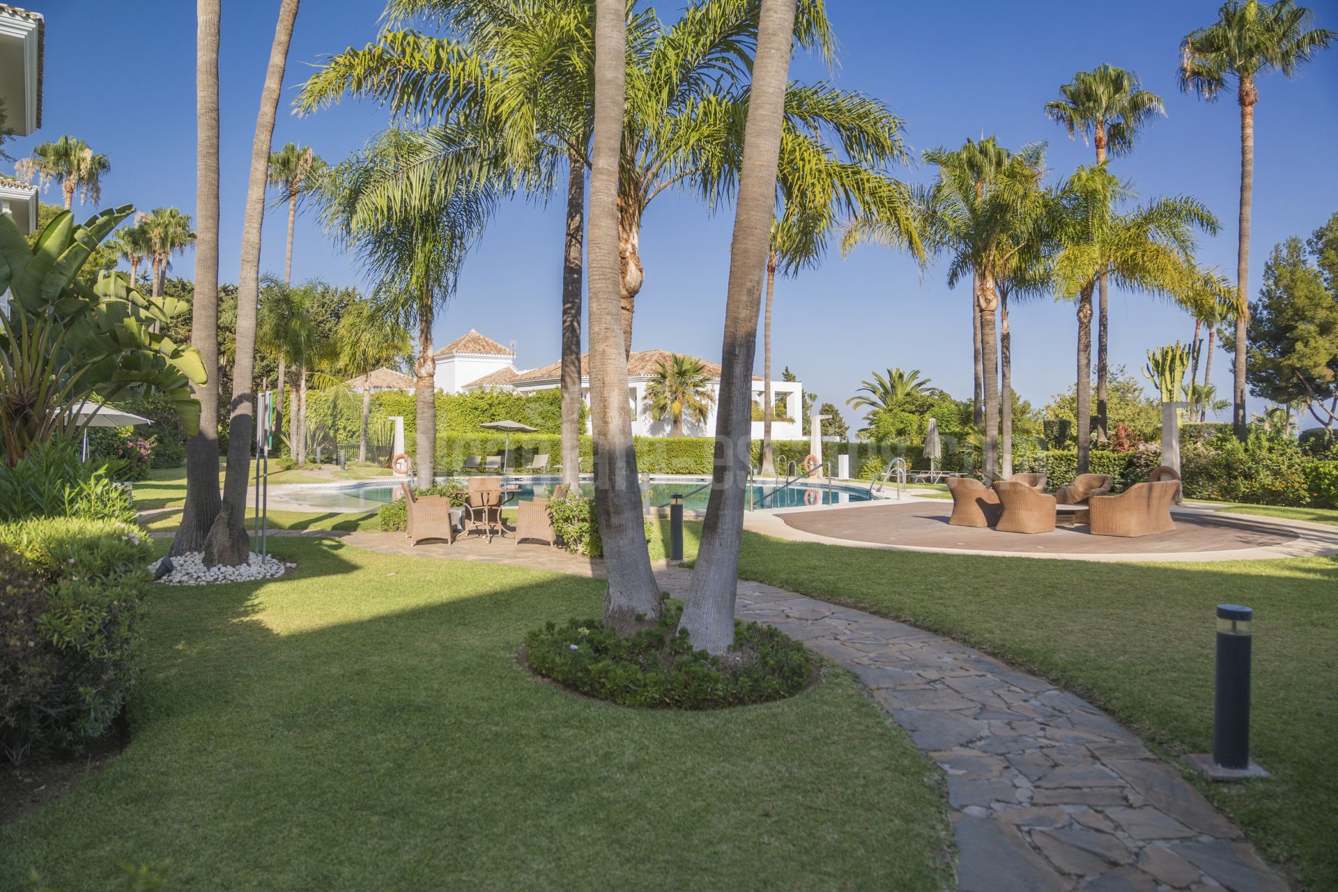 Apartamento Planta Baja en Altos Reales, Marbella