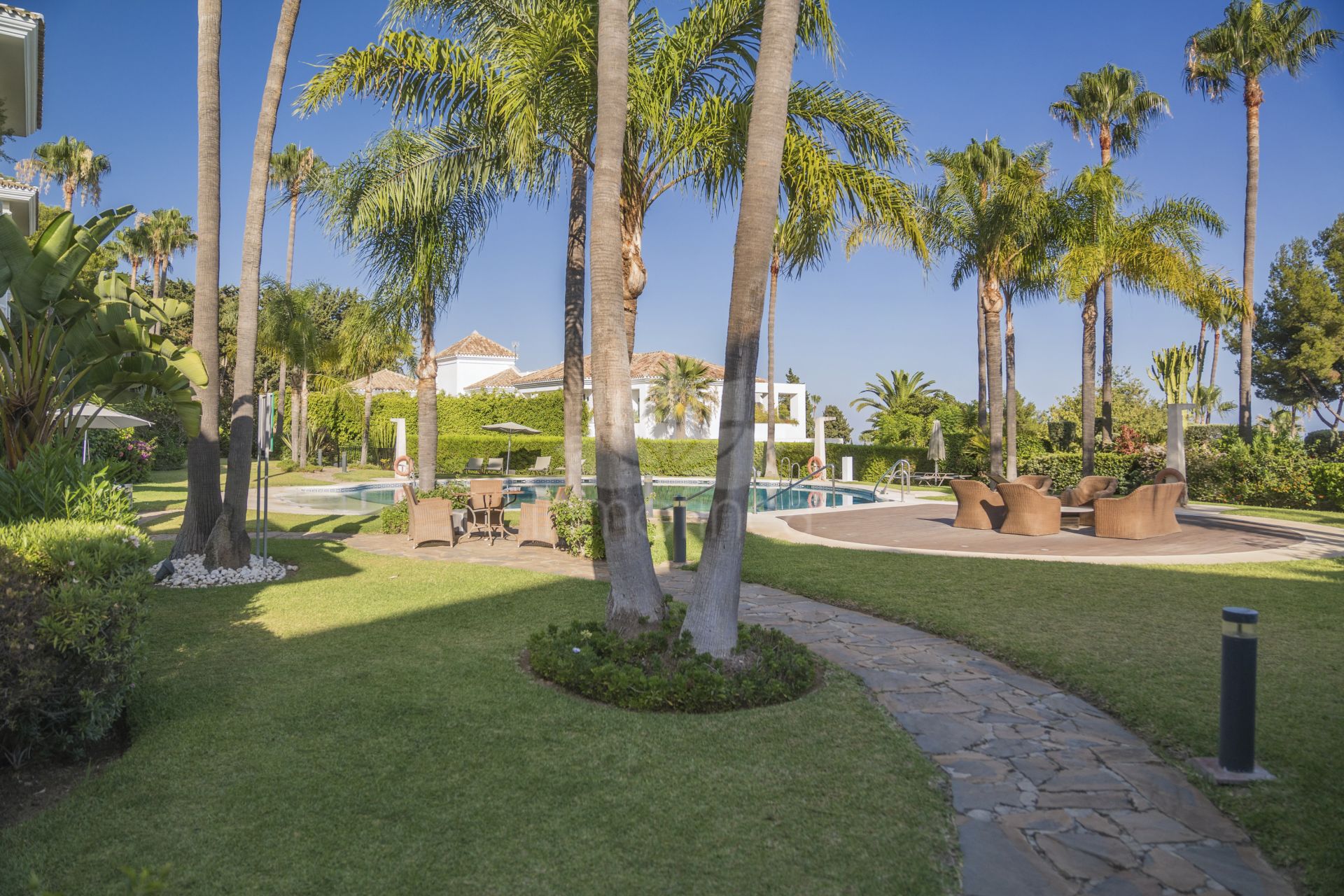 Apartamento Planta Baja en Altos Reales, Marbella