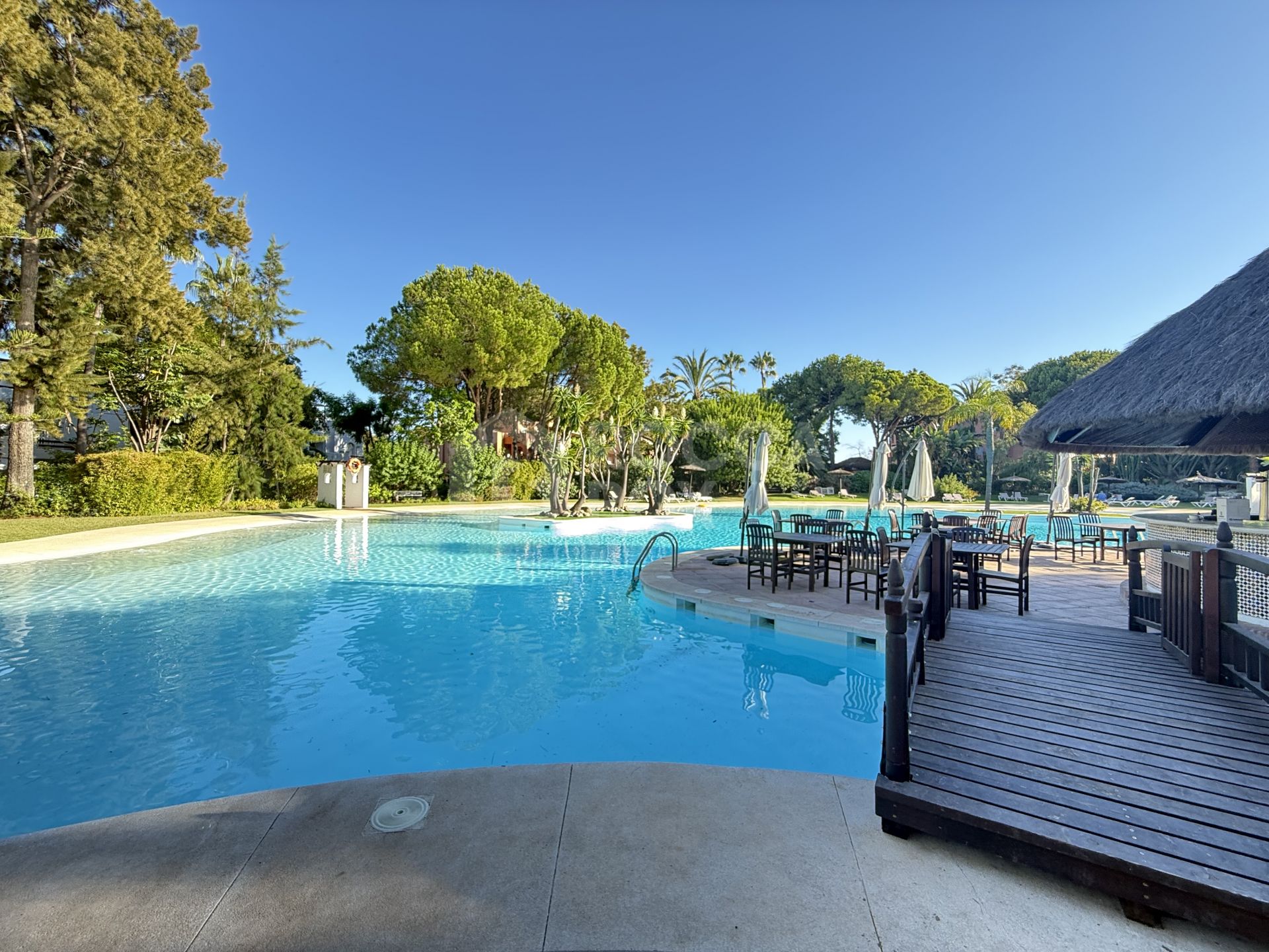 Luxury apart in Alhambra del golf