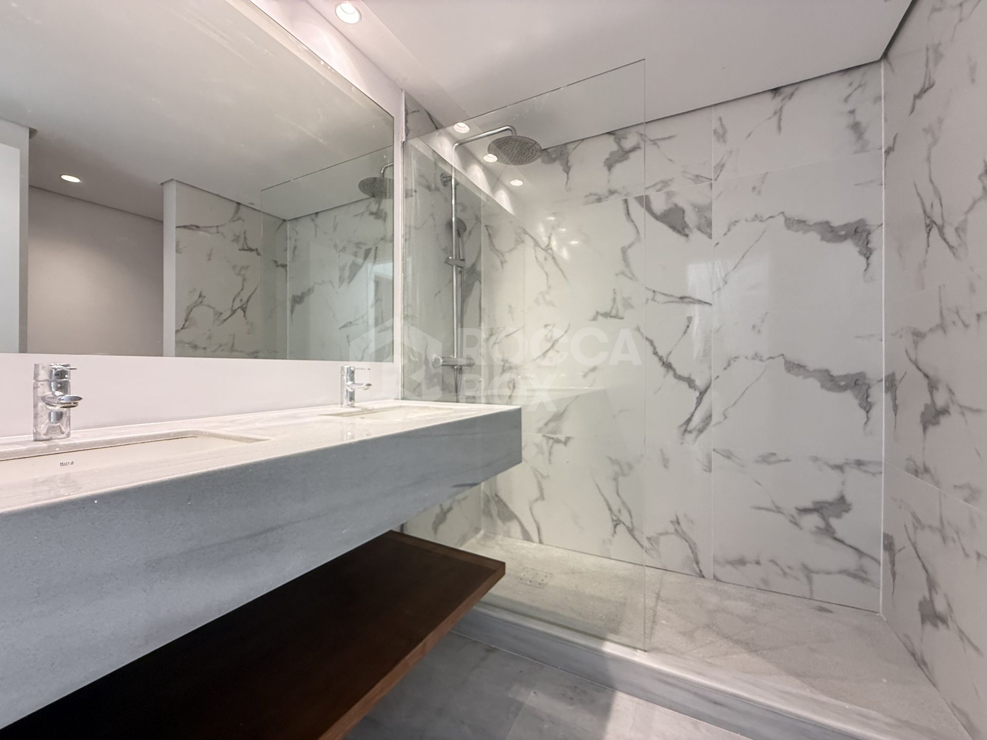 Luxury apart in Alhambra del golf