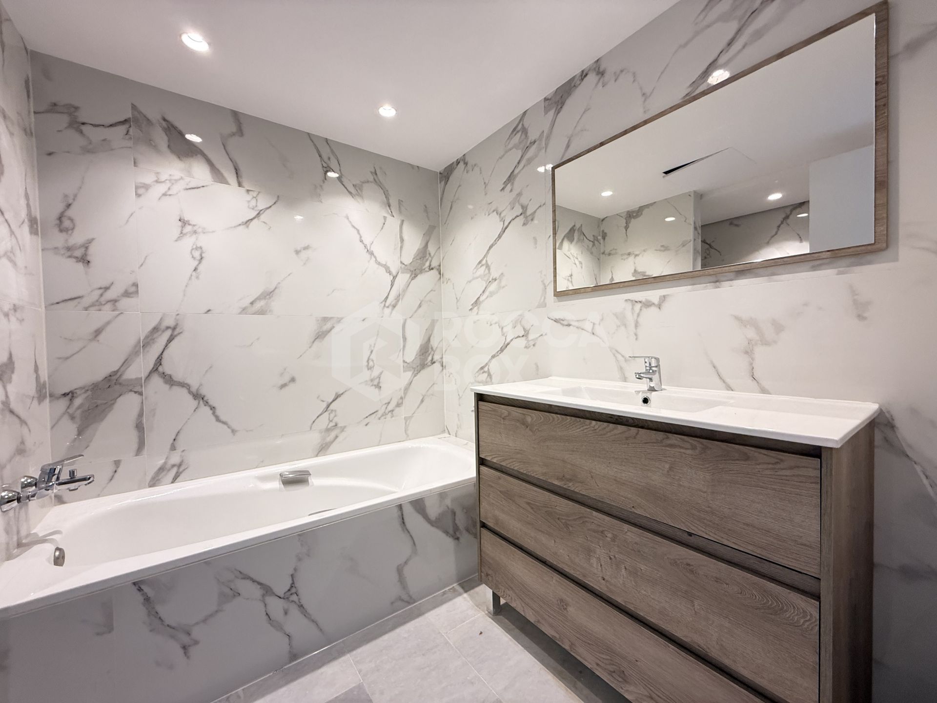 Luxury apart in Alhambra del golf