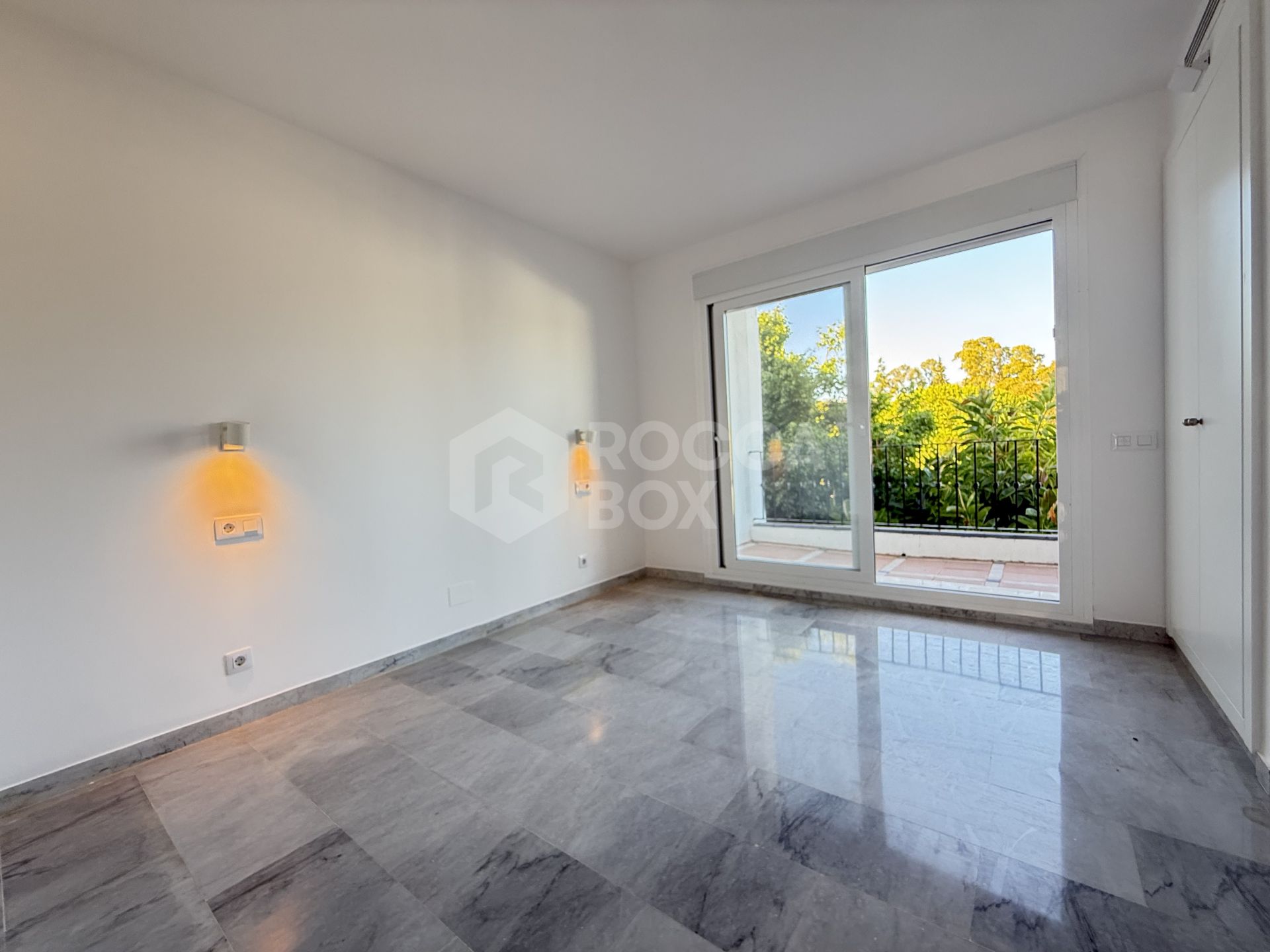 Luxury apart in Alhambra del golf