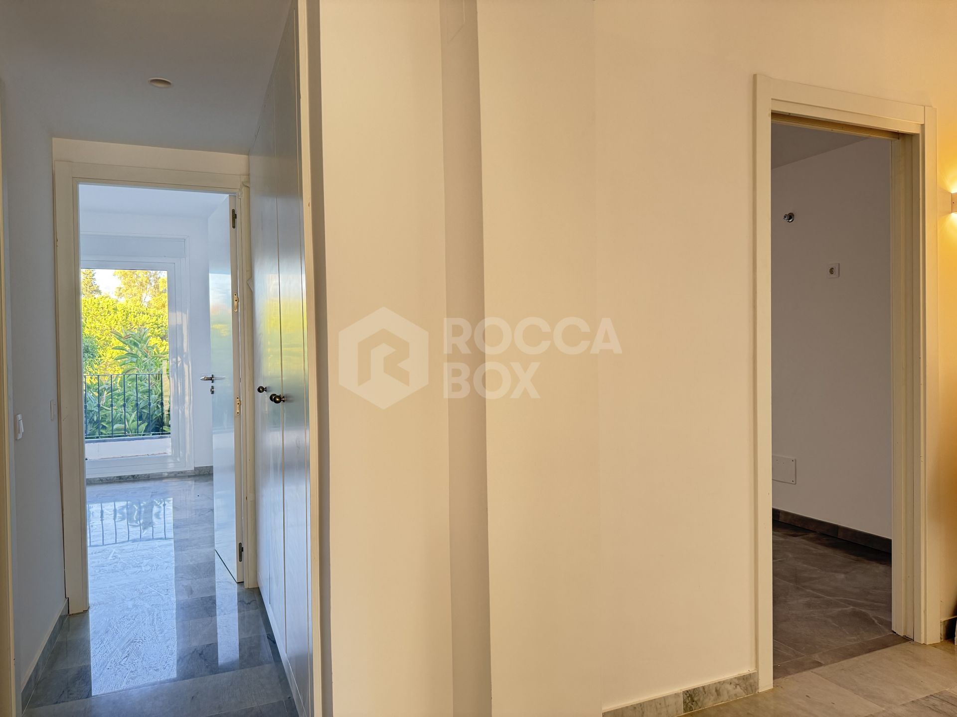 Luxury apart in Alhambra del golf