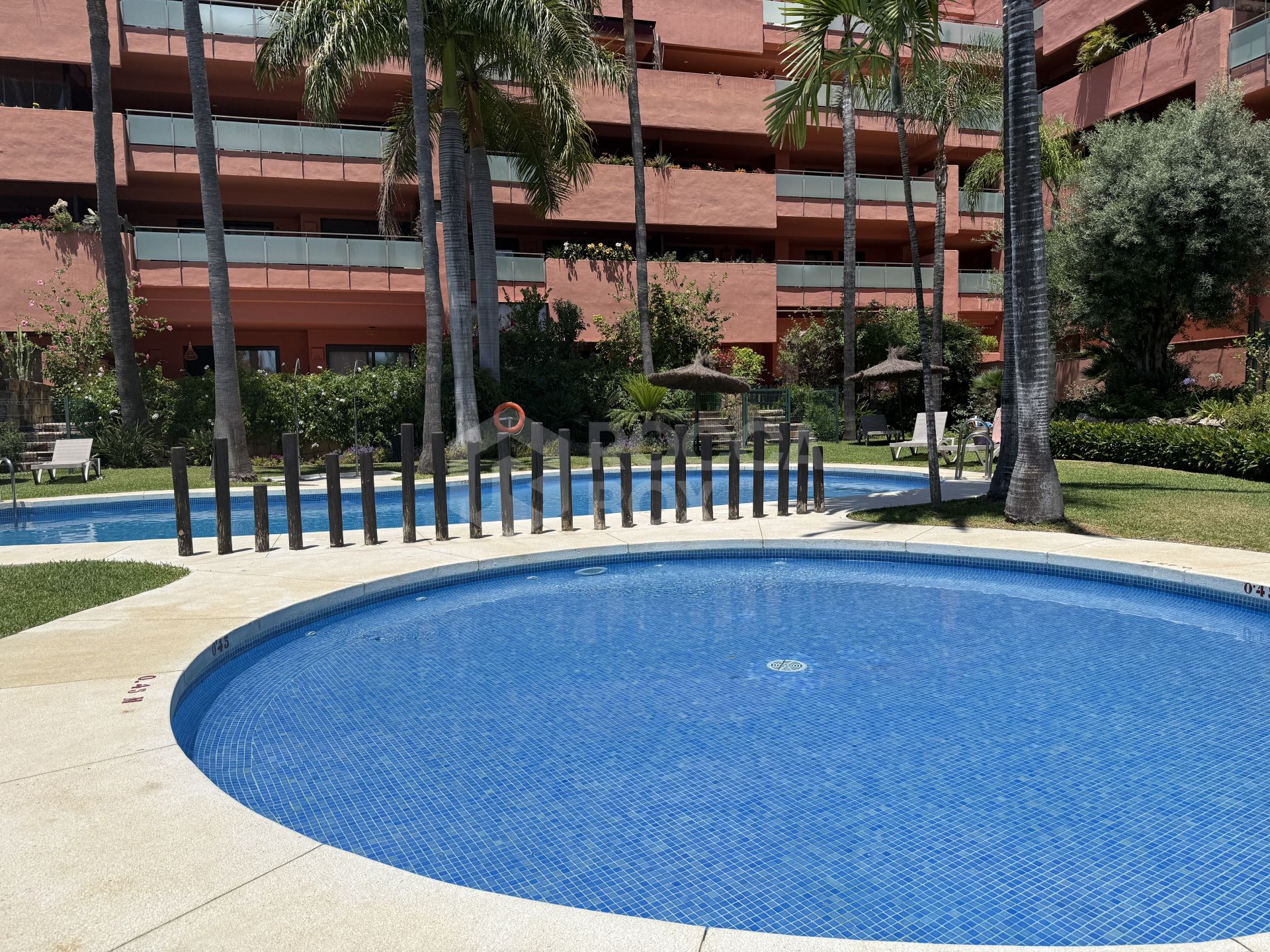 Apartment with sea views in Guadalmansa.