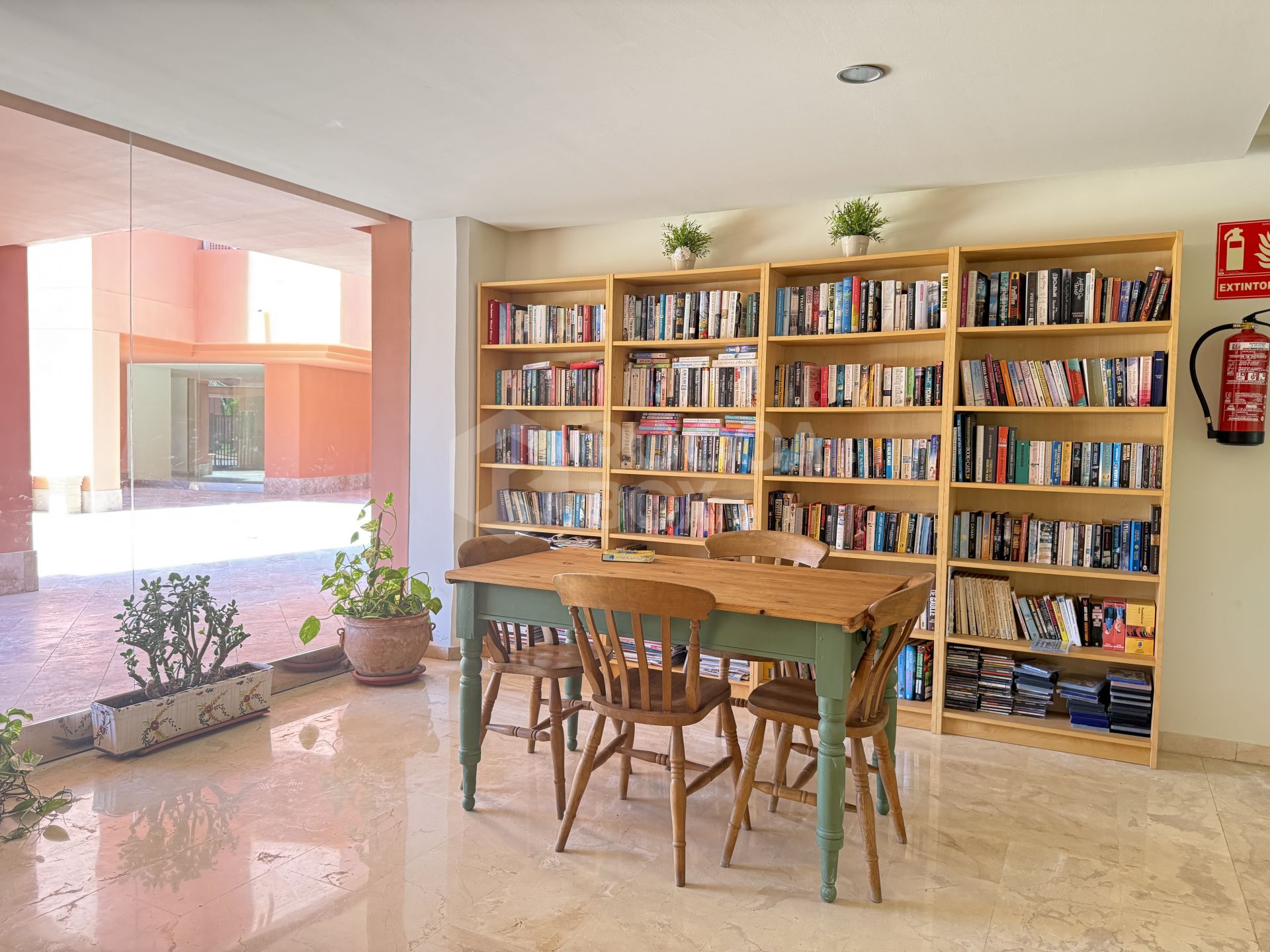 Apartment with sea views in Guadalmansa.