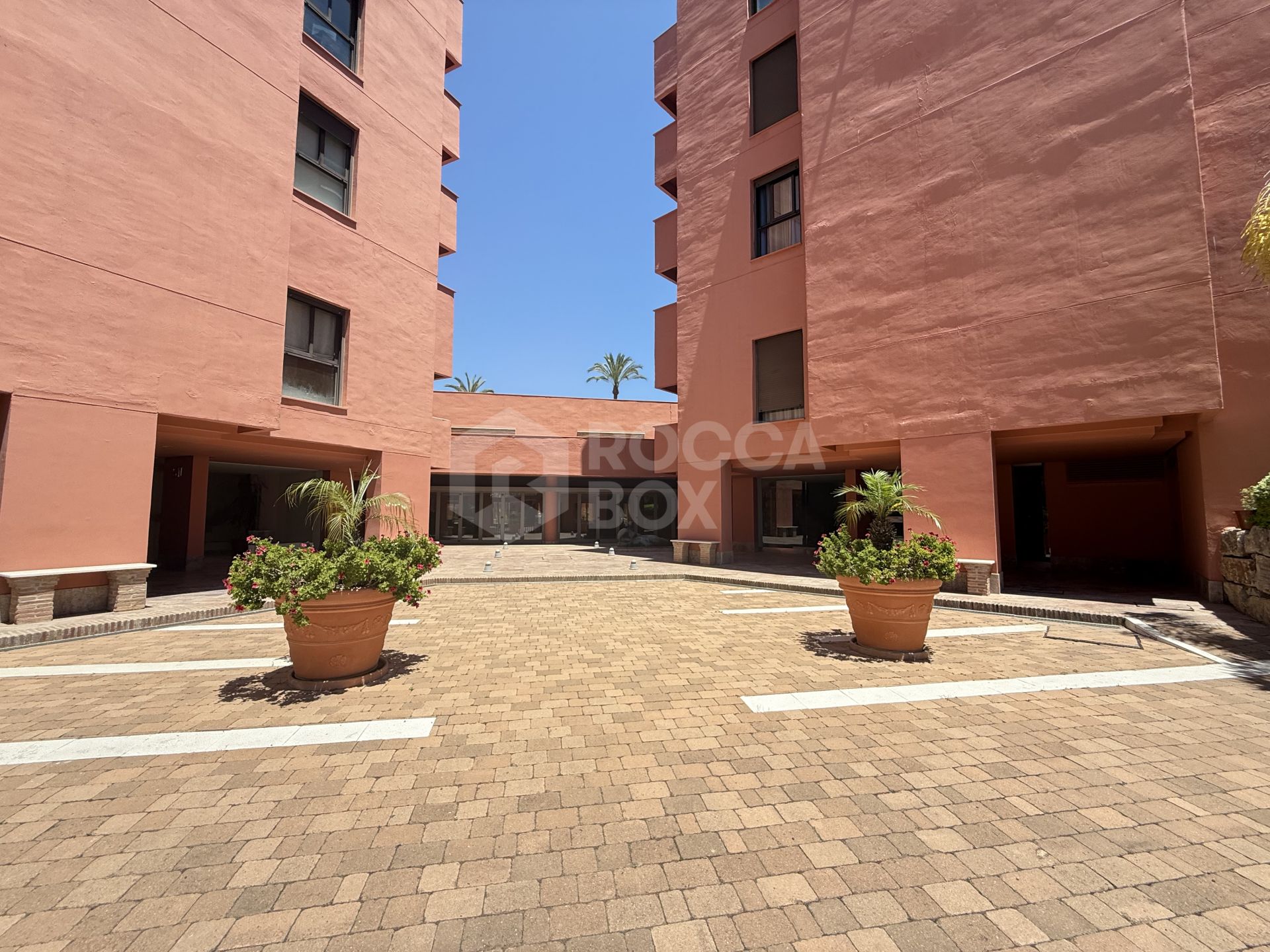 Apartment with sea views in Guadalmansa.