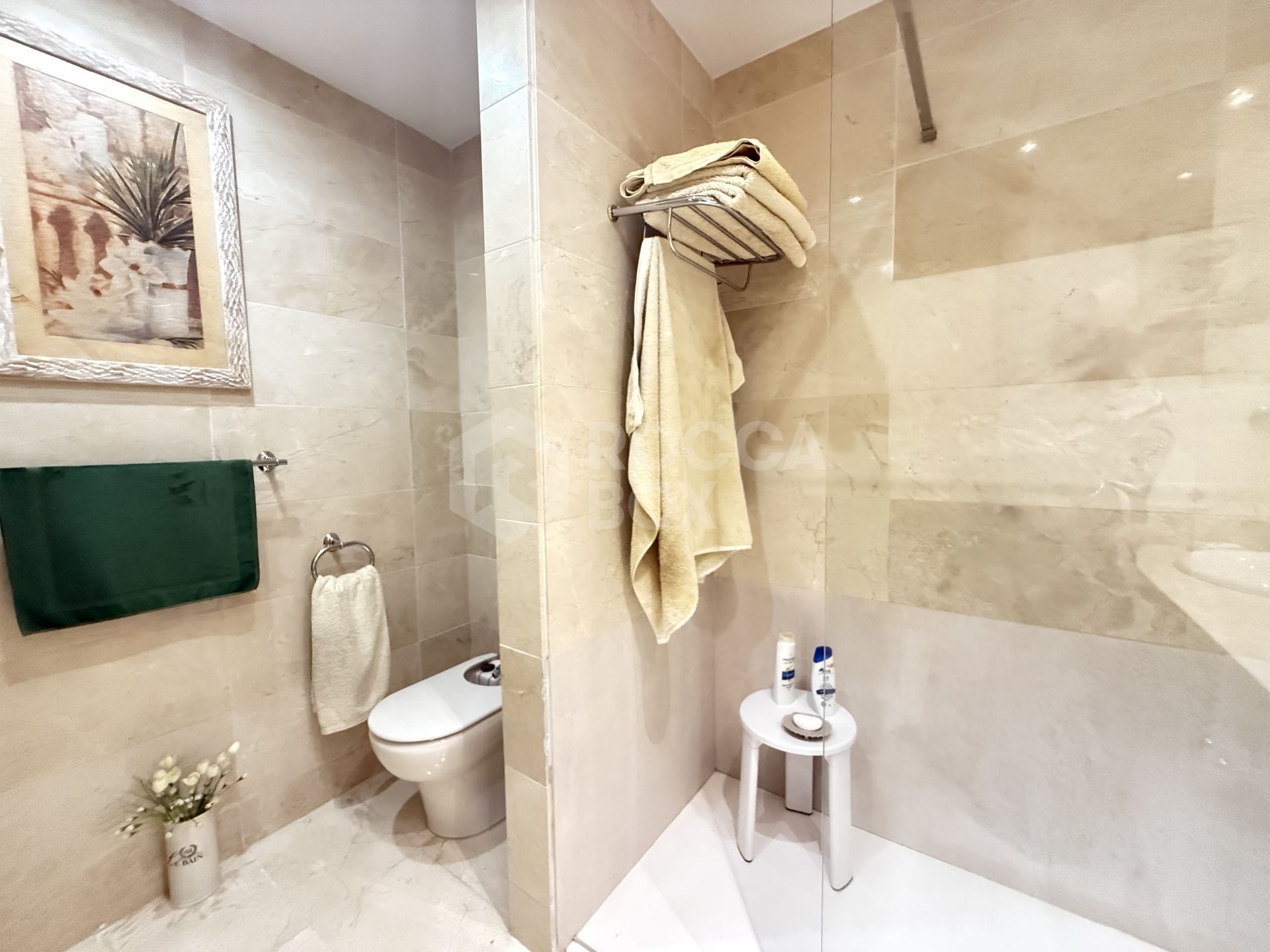 Apartment with sea views in Guadalmansa.