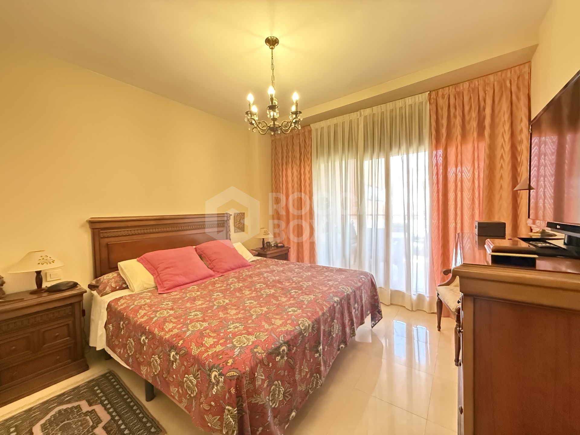 Apartment with sea views in Guadalmansa.